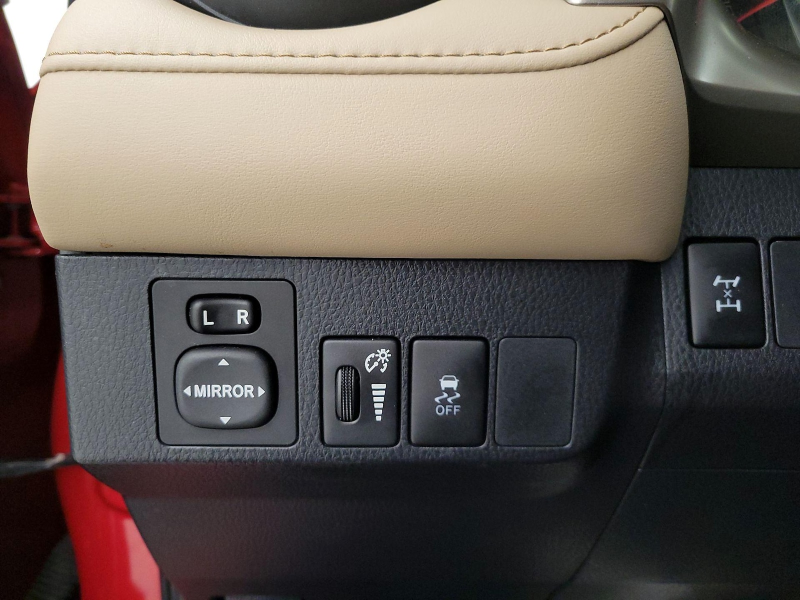 2015 Toyota RAV4 XLE - Photo 14