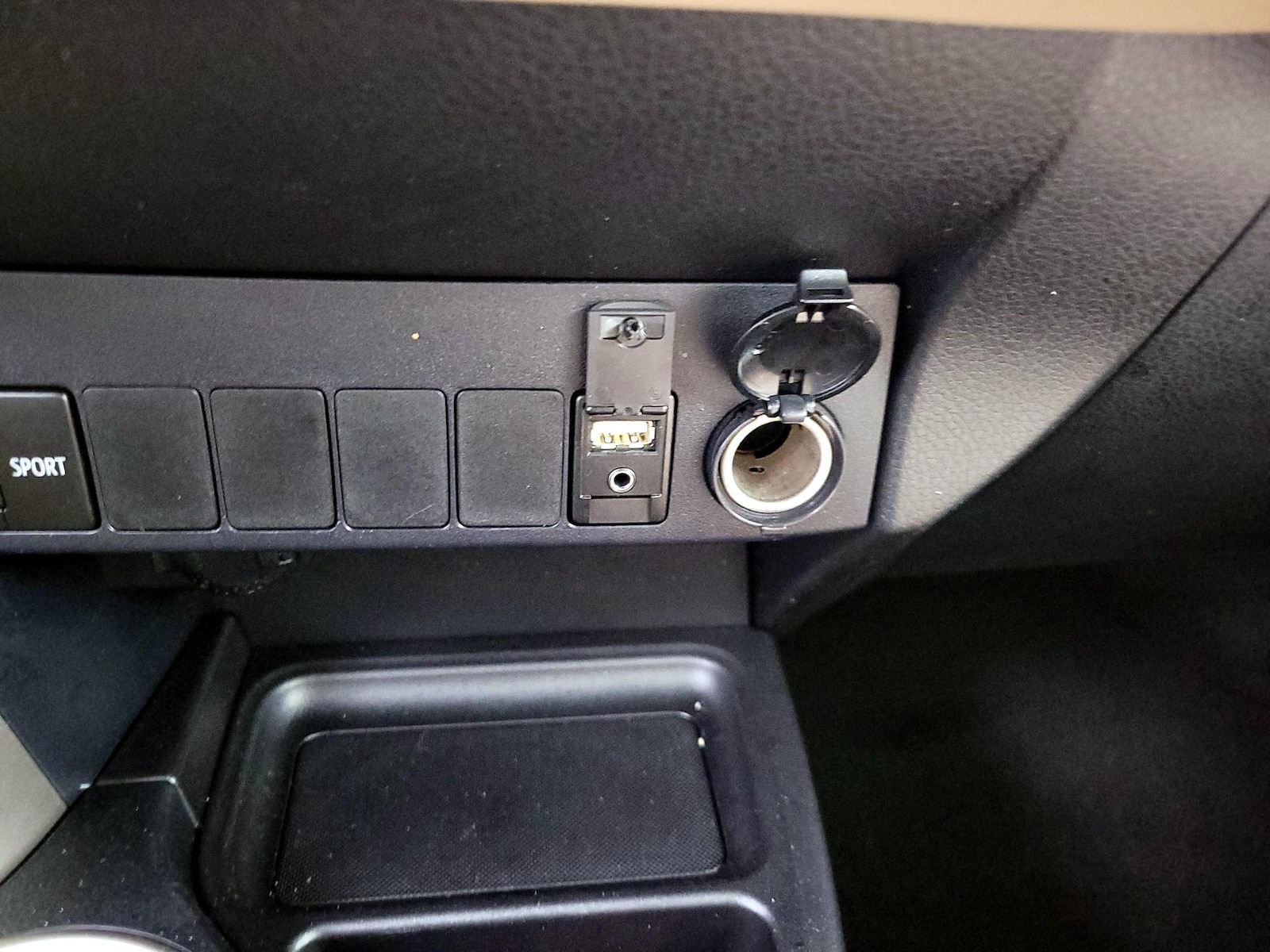 2015 Toyota RAV4 XLE - Photo 19