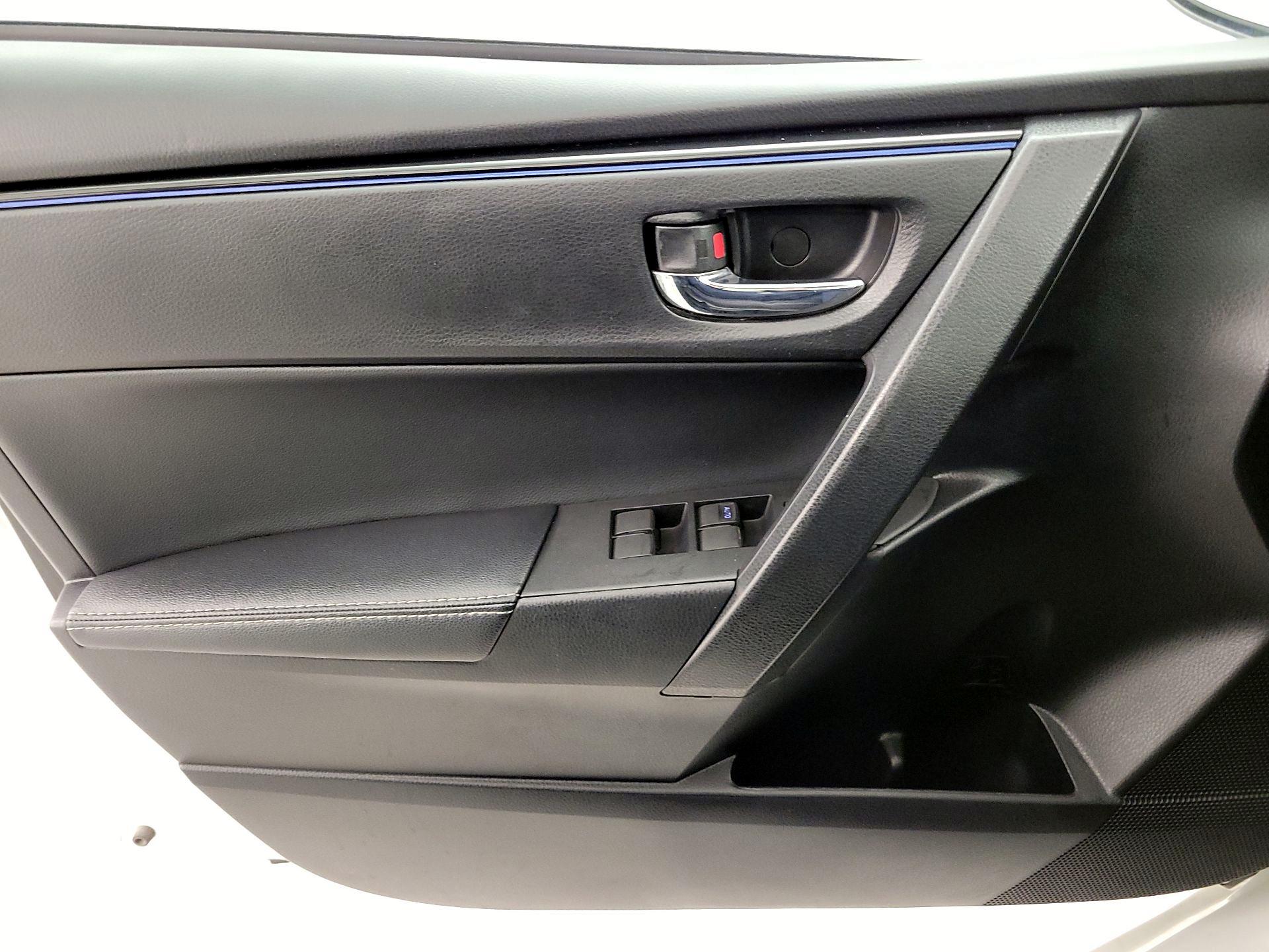 Thumbnail: 2018 Toyota Corolla - 12
