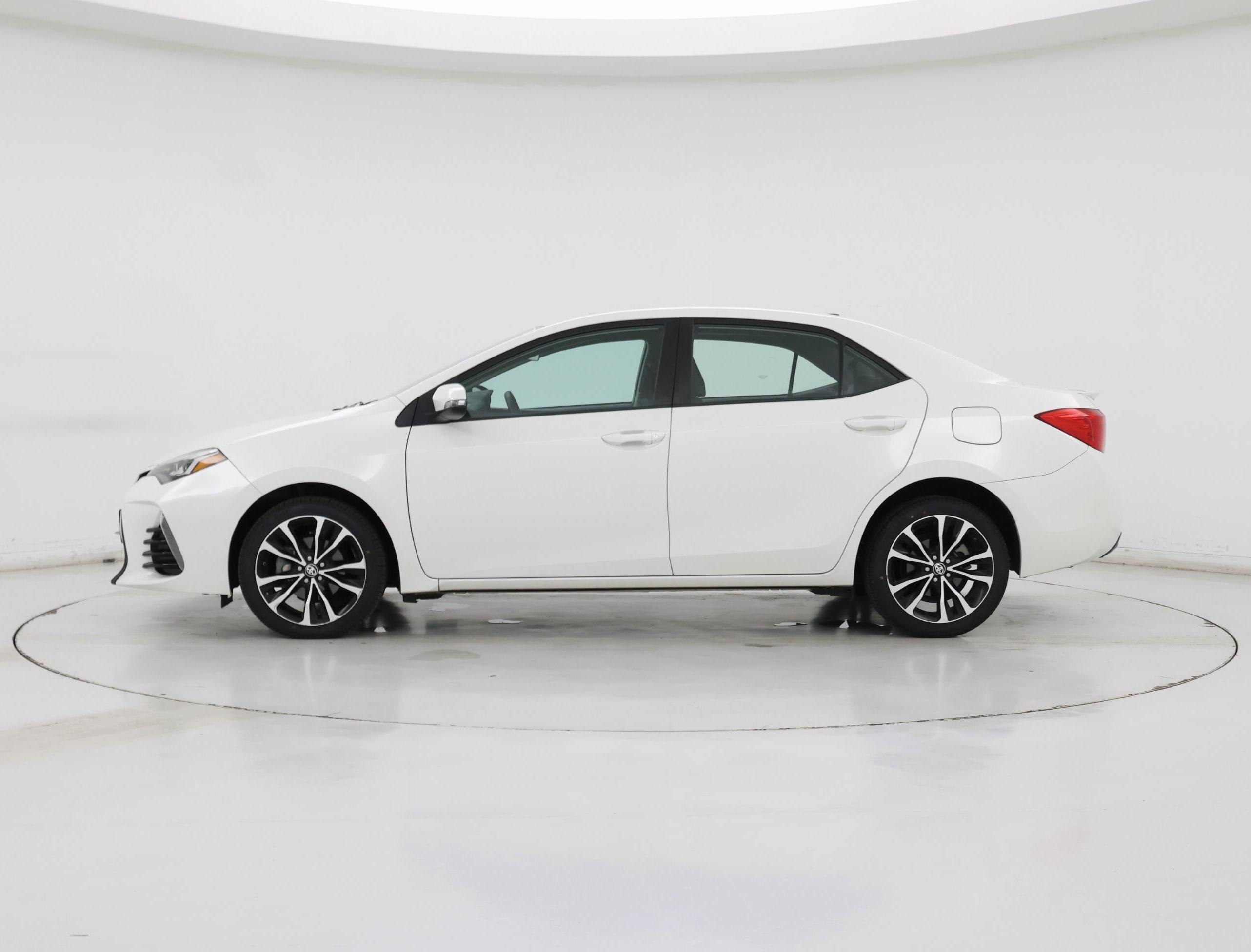 Thumbnail: 2018 Toyota Corolla - 3