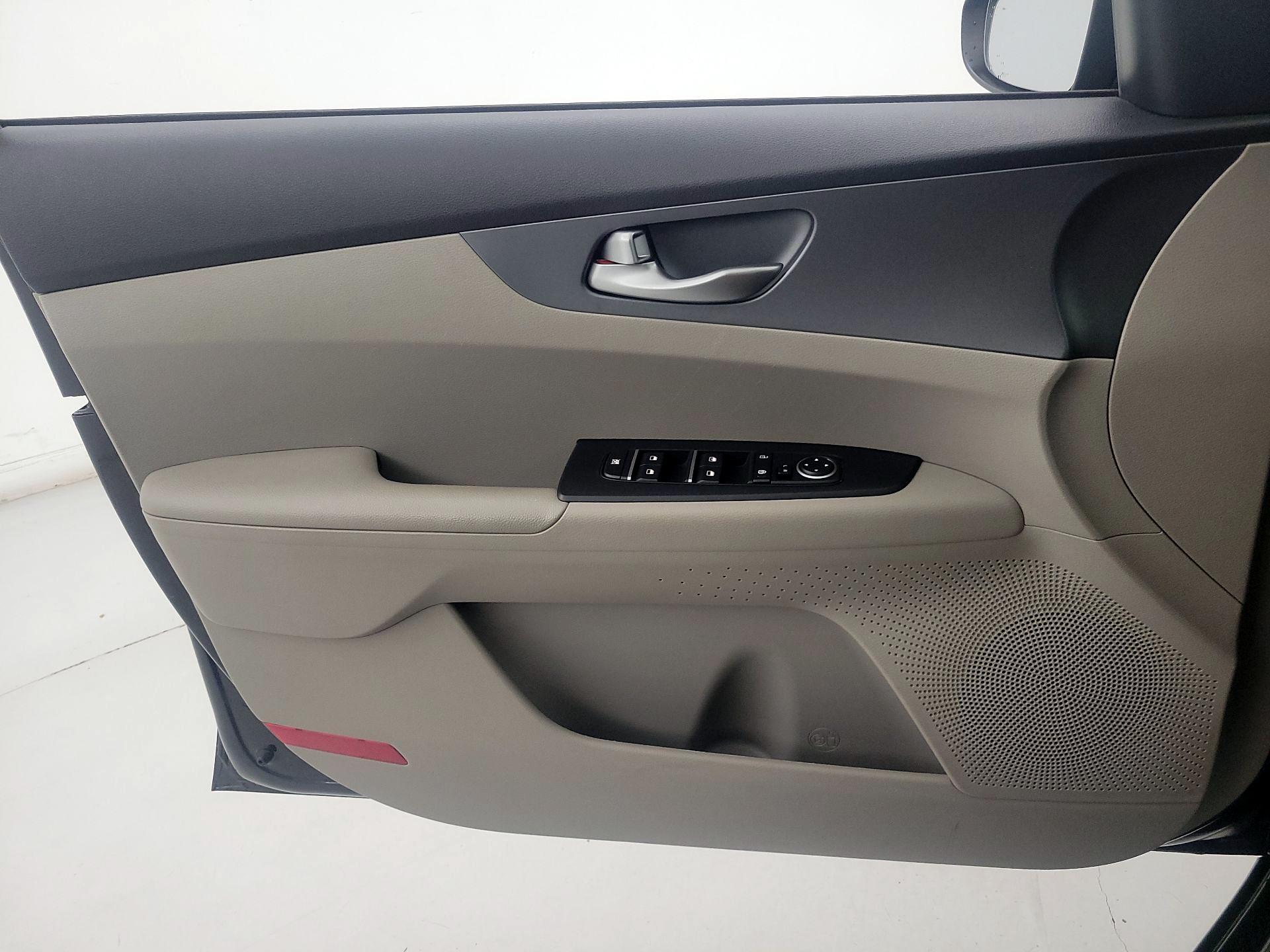 Thumbnail: 2021 Kia Forte - 12