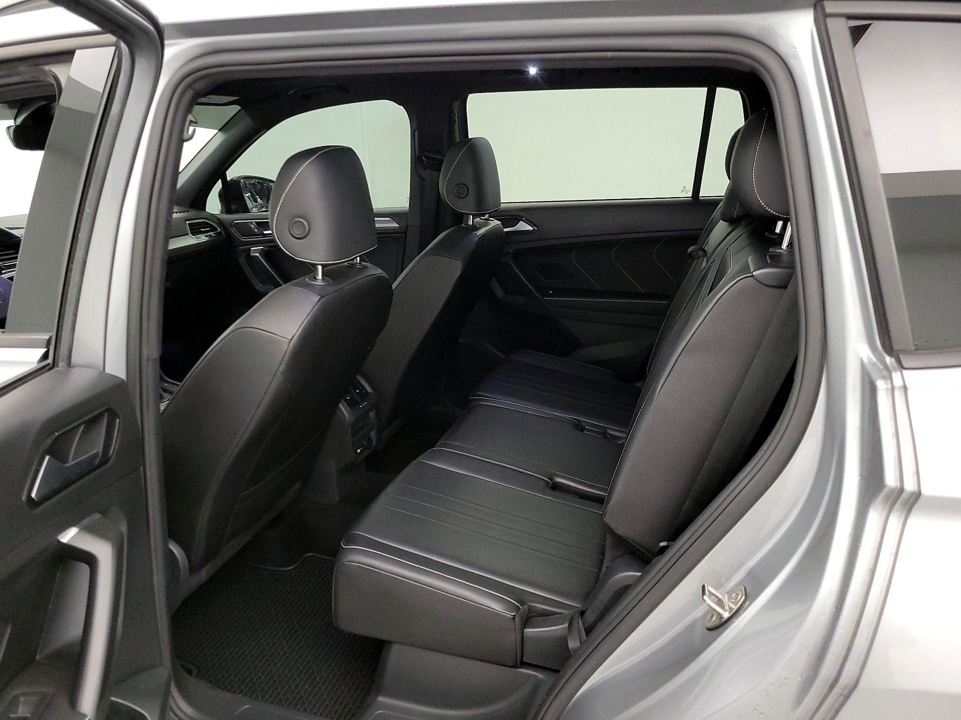 Thumbnail: 2022 Volkswagen Tiguan - 19