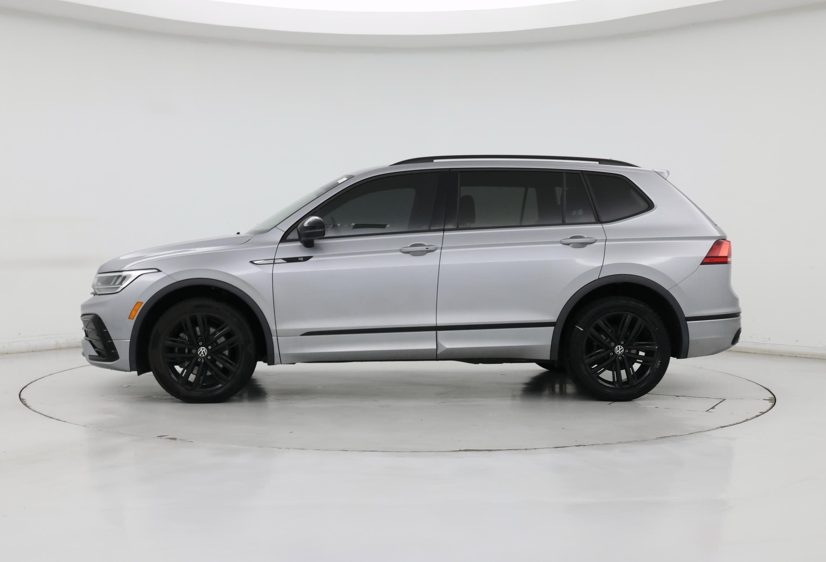 Thumbnail: 2022 Volkswagen Tiguan - 3