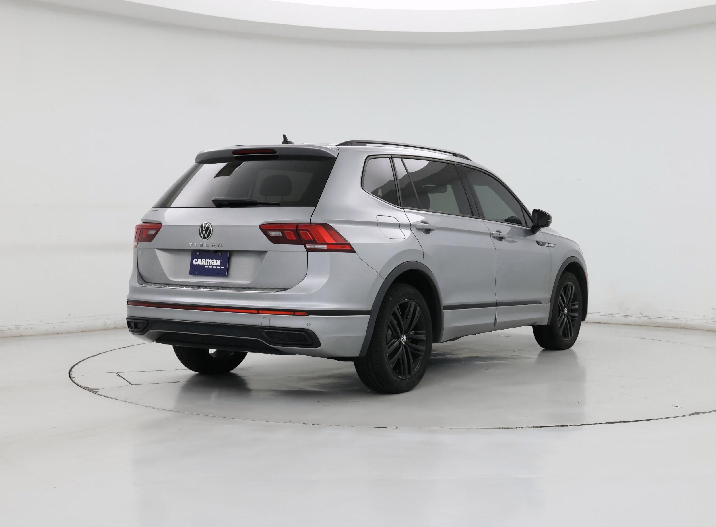 Thumbnail: 2022 Volkswagen Tiguan - 8