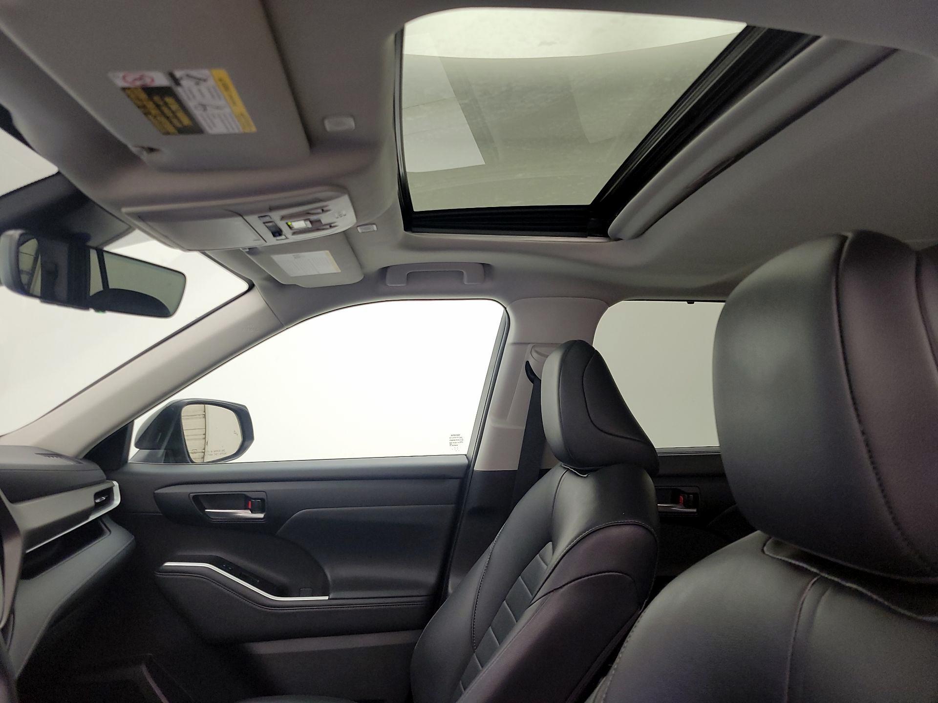 Thumbnail: 2023 Toyota Highlander - 19