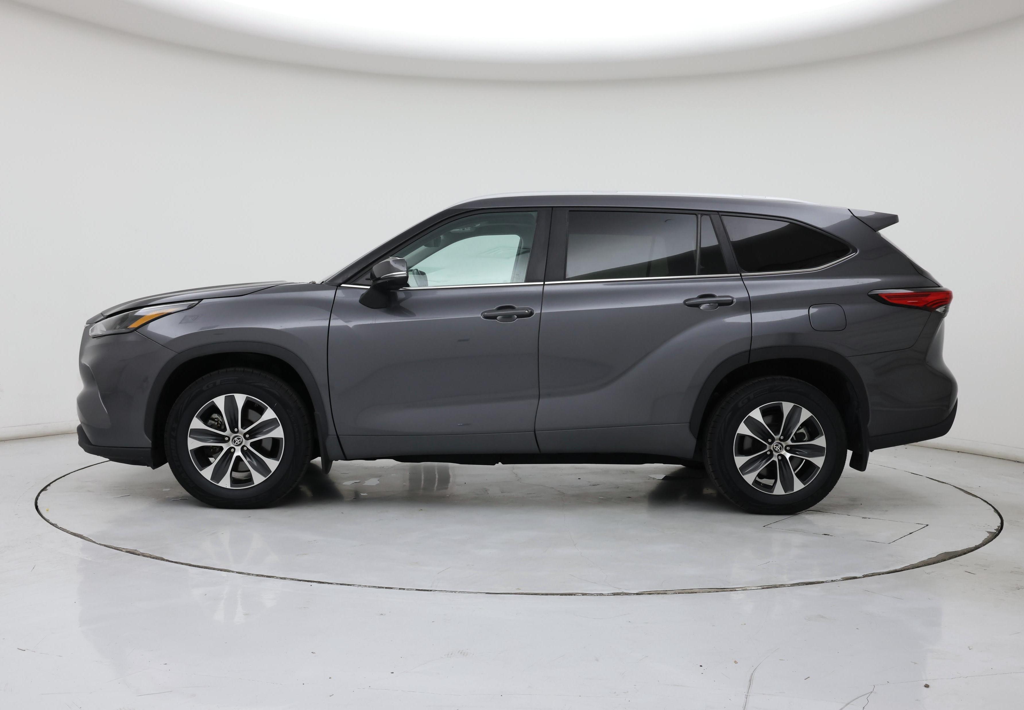Thumbnail: 2023 Toyota Highlander - 3