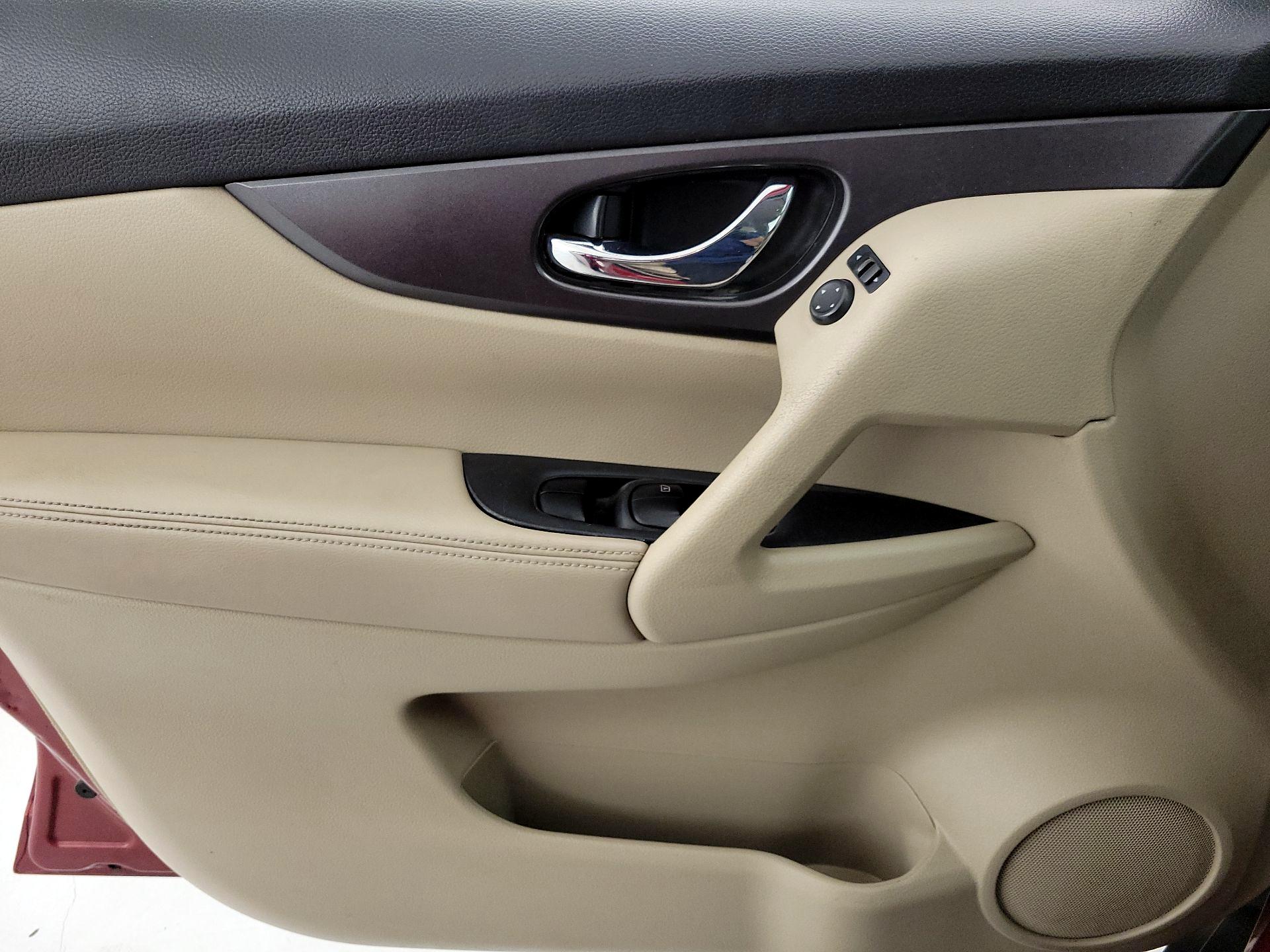 Thumbnail: 2016 Nissan Rogue - 12
