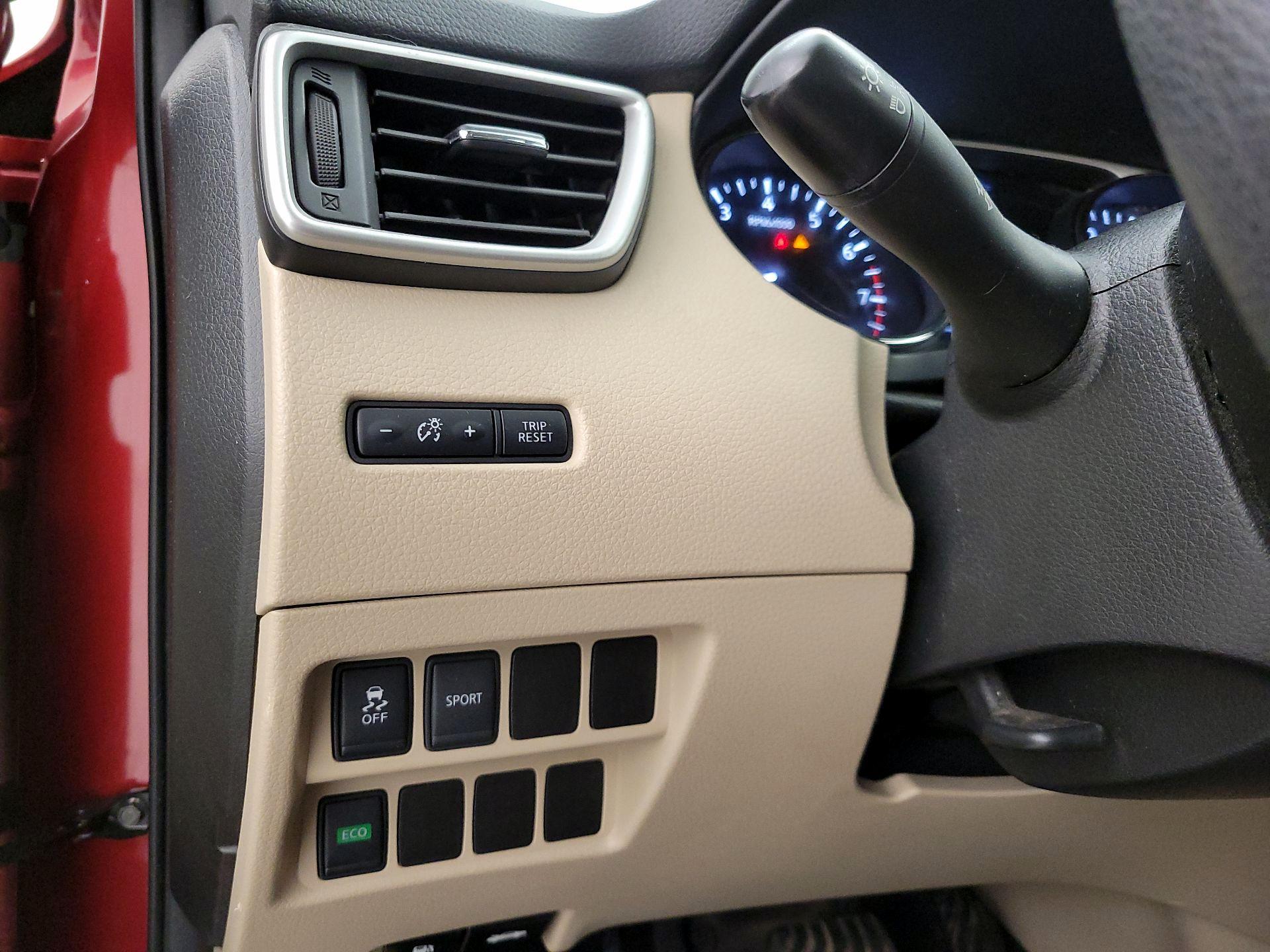 Thumbnail: 2016 Nissan Rogue - 13