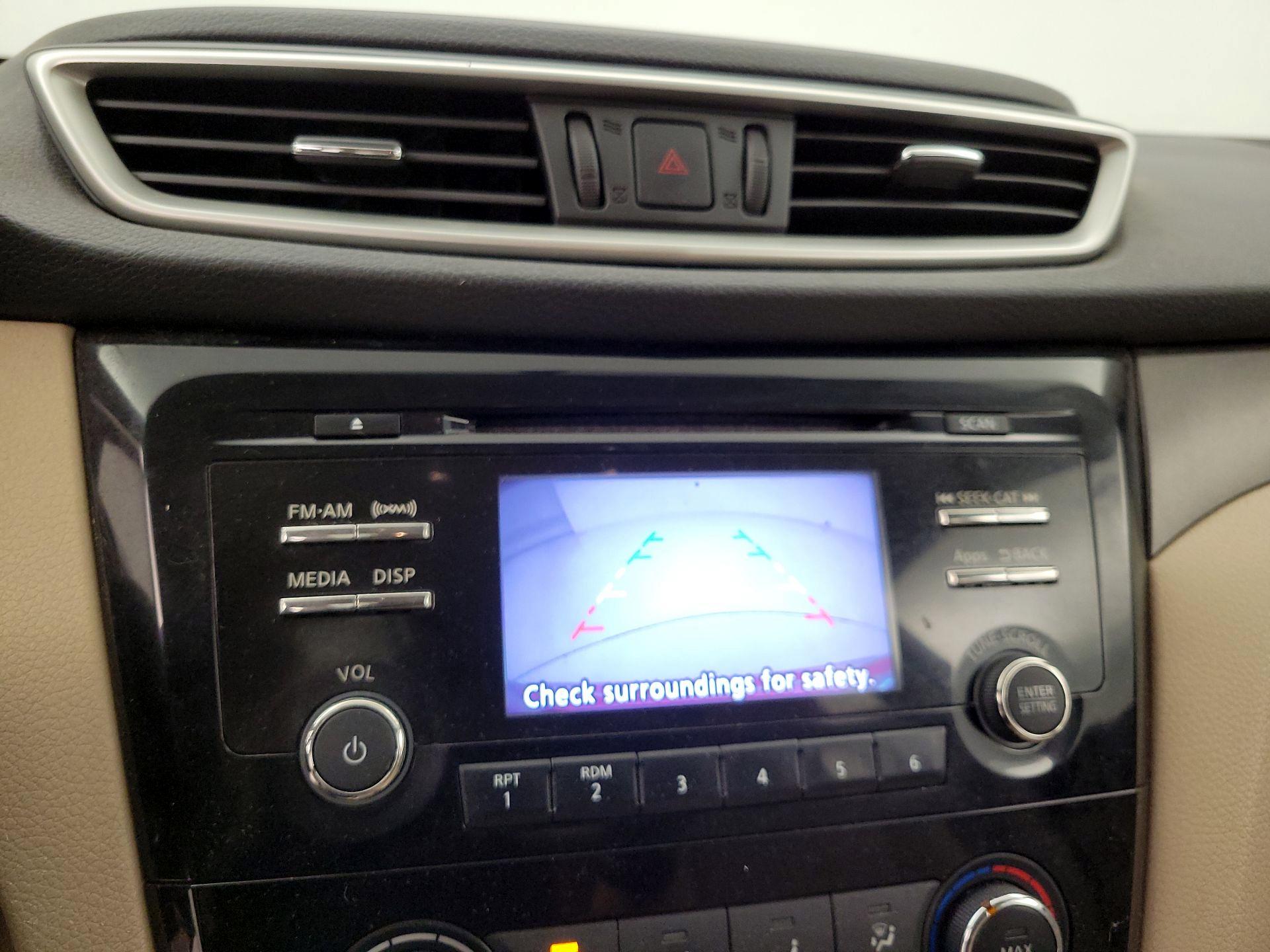 Thumbnail: 2016 Nissan Rogue - 14