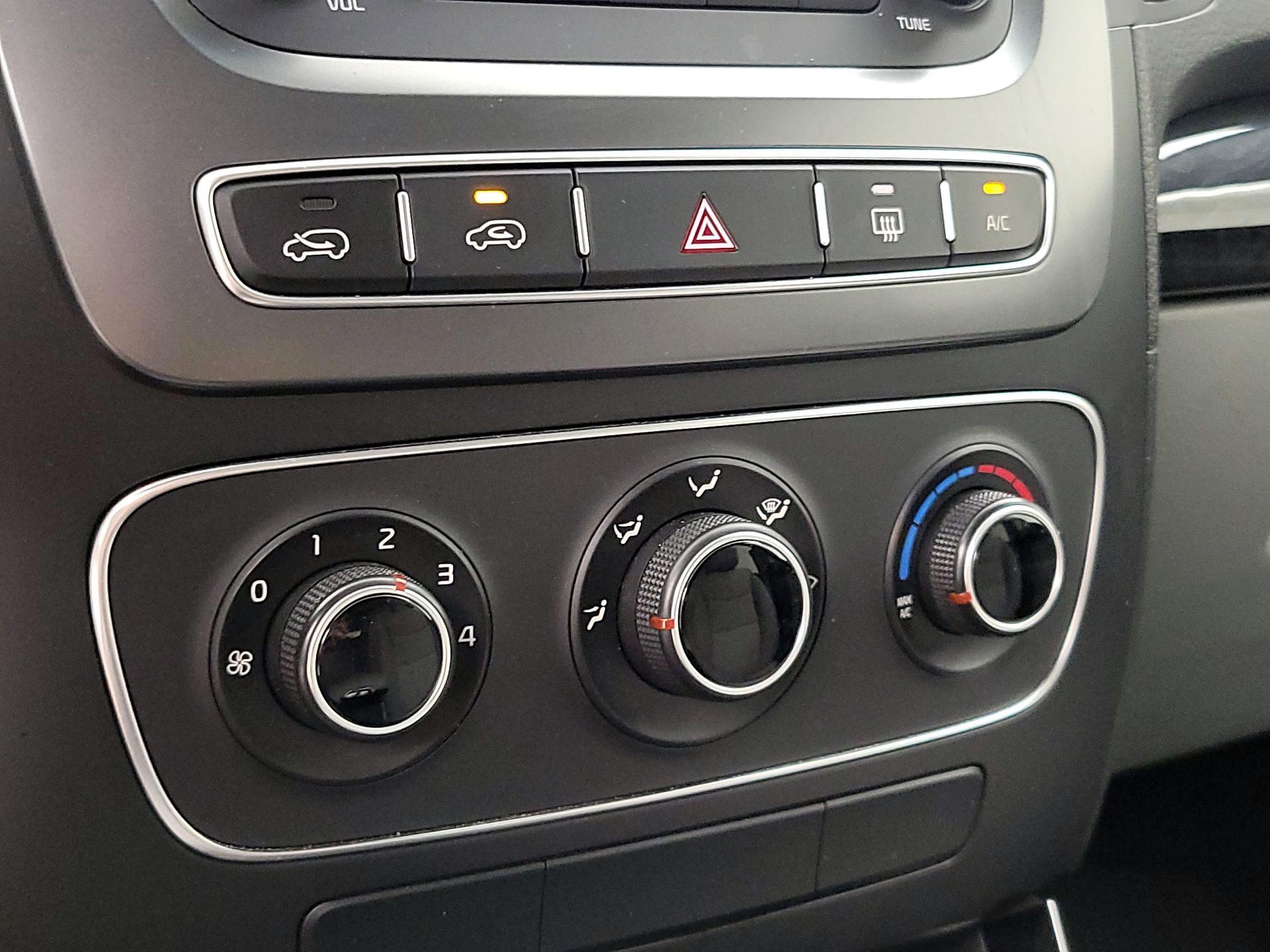 Thumbnail: 2014 Kia Sorento - 15