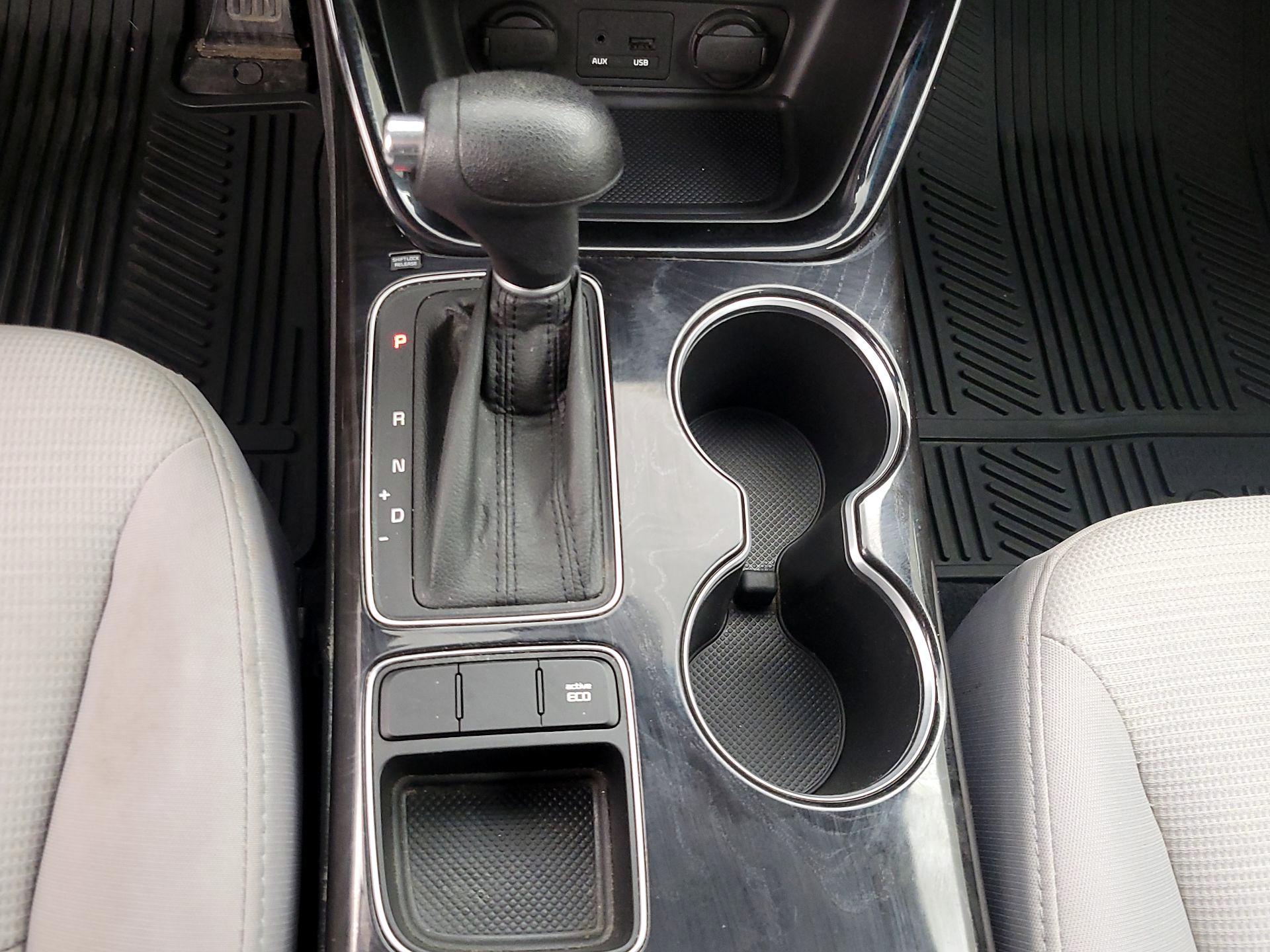 Thumbnail: 2014 Kia Sorento - 16