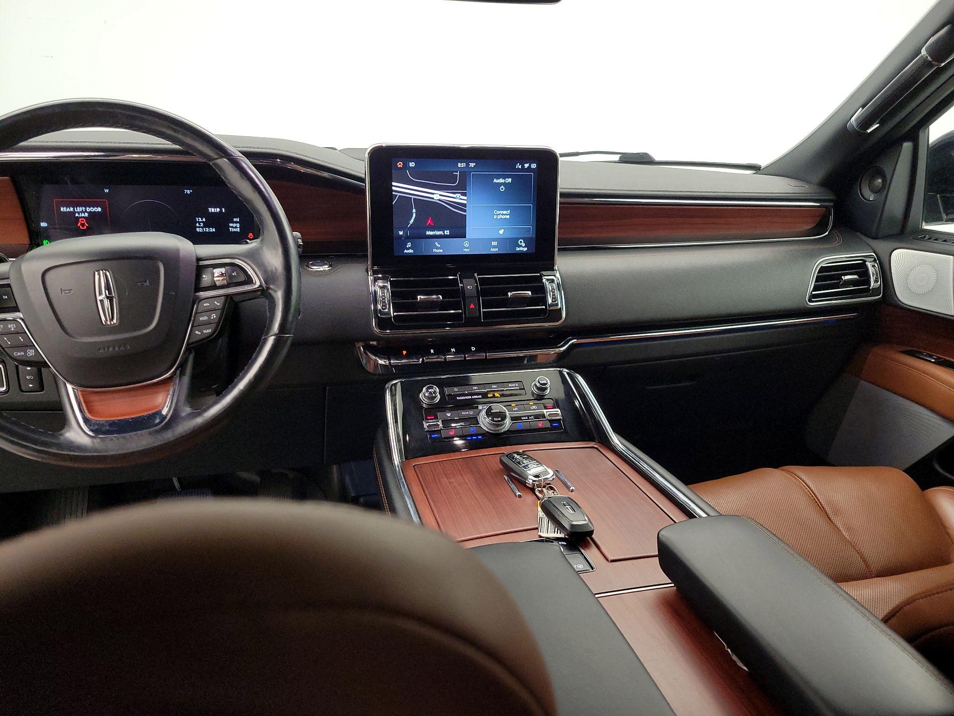 Thumbnail: 2021 Lincoln Navigator - 9