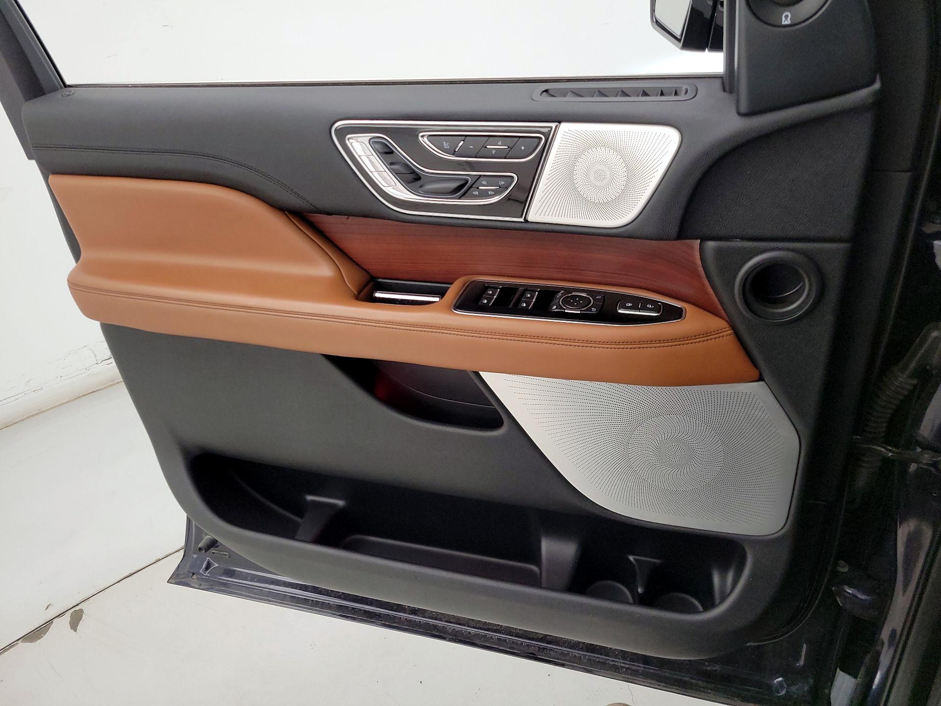 Thumbnail: 2021 Lincoln Navigator - 12