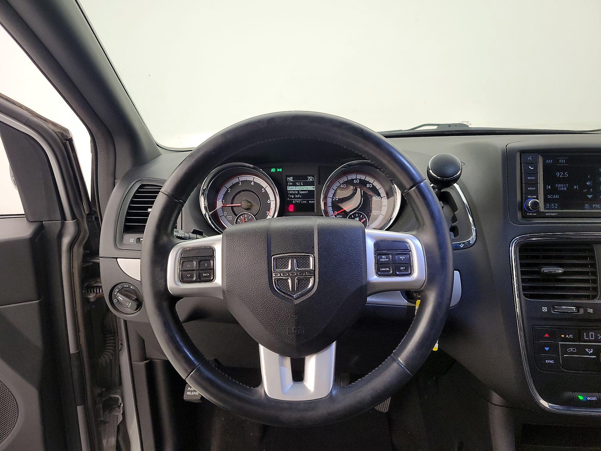 Thumbnail: 2016 Dodge Grand Caravan - 10