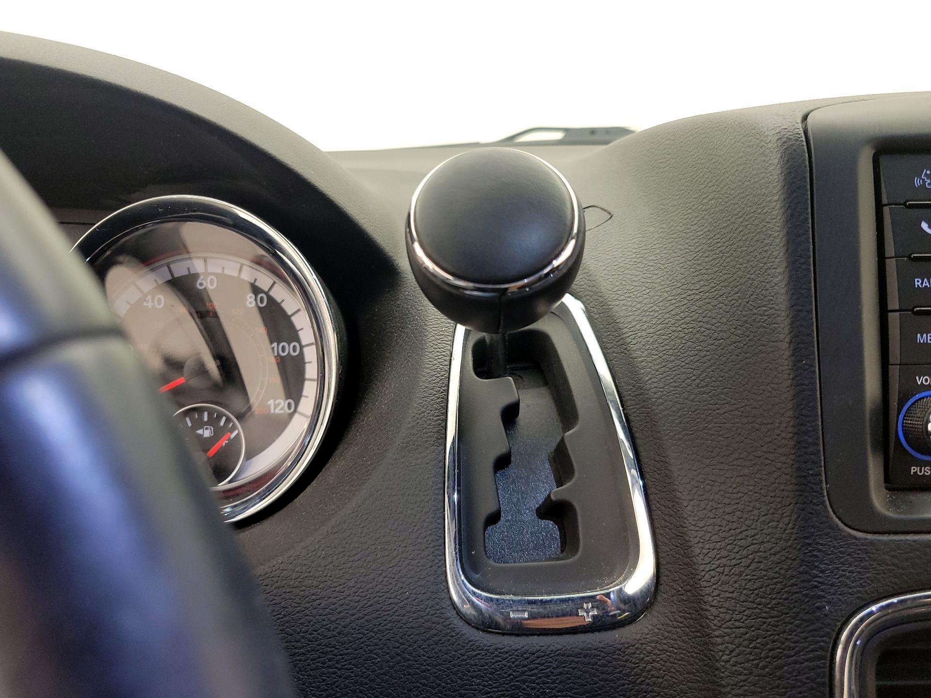 Thumbnail: 2016 Dodge Grand Caravan - 17