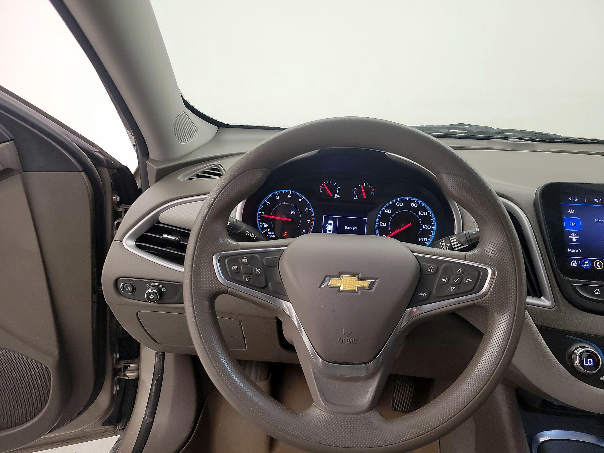Thumbnail: 2022 Chevrolet Malibu - 10