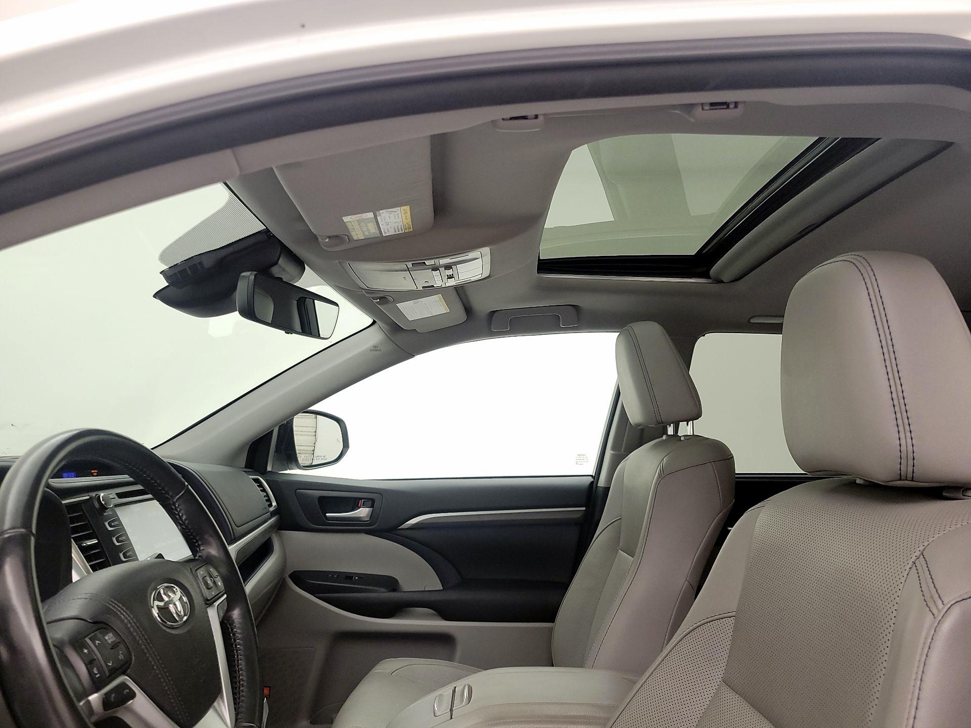 Thumbnail: 2017 Toyota Highlander - 20