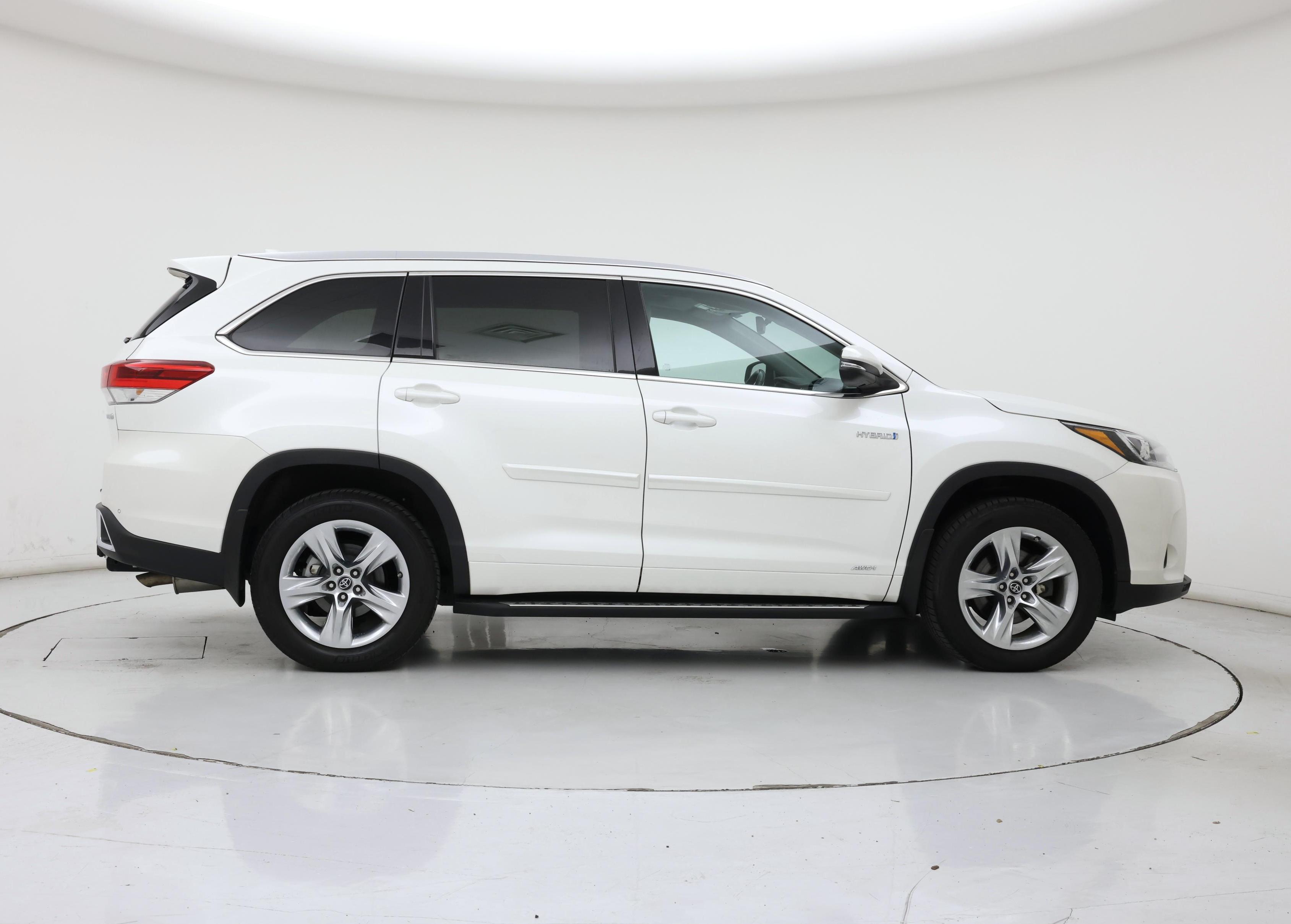 Thumbnail: 2017 Toyota Highlander - 7