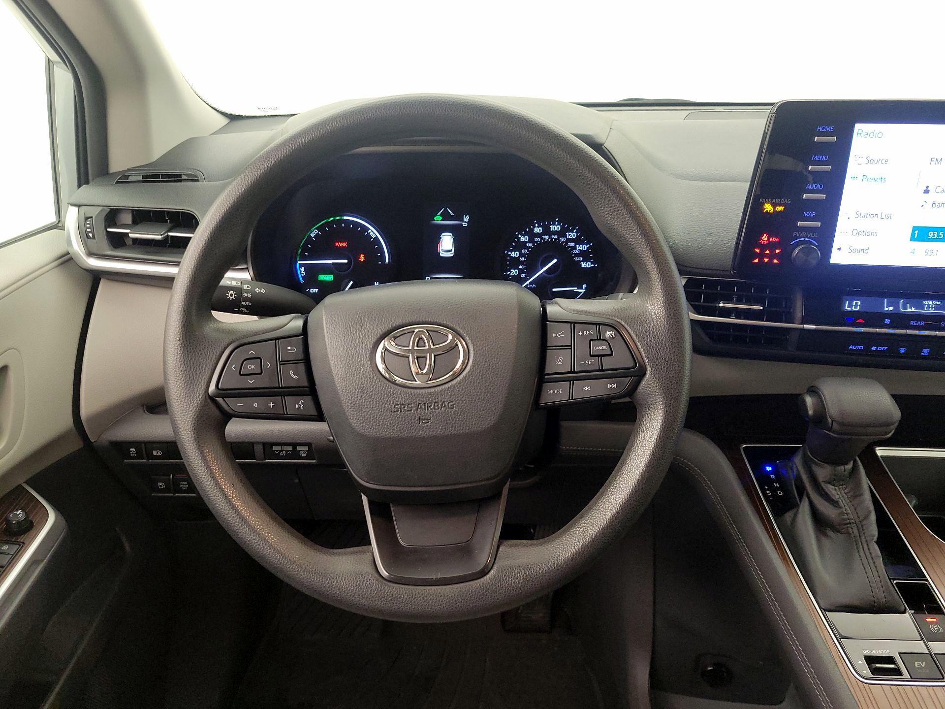 Thumbnail: 2022 Toyota Sienna - 10