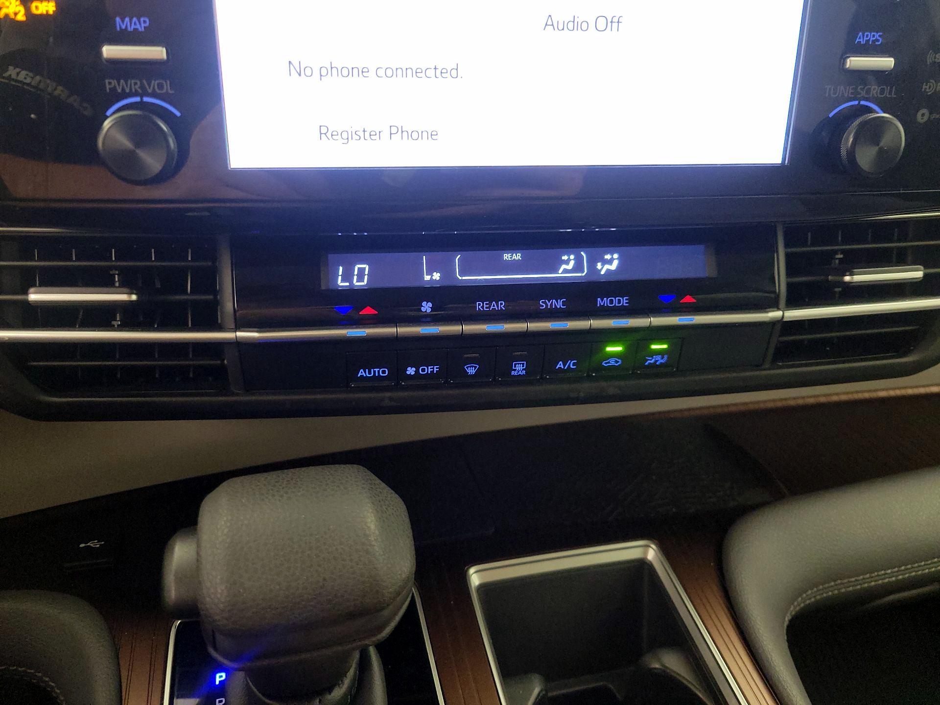 Thumbnail: 2022 Toyota Sienna - 16