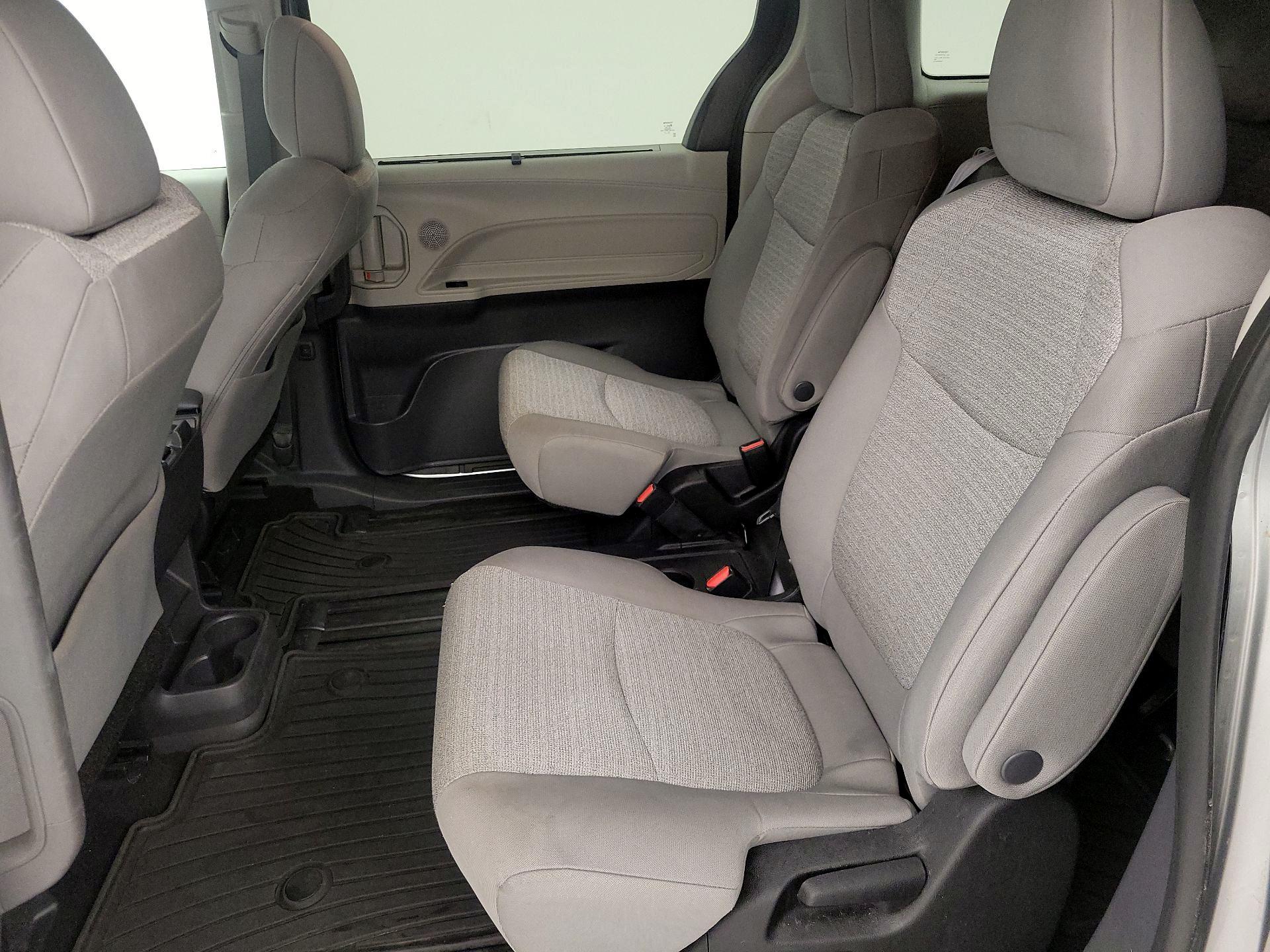 Thumbnail: 2022 Toyota Sienna - 19