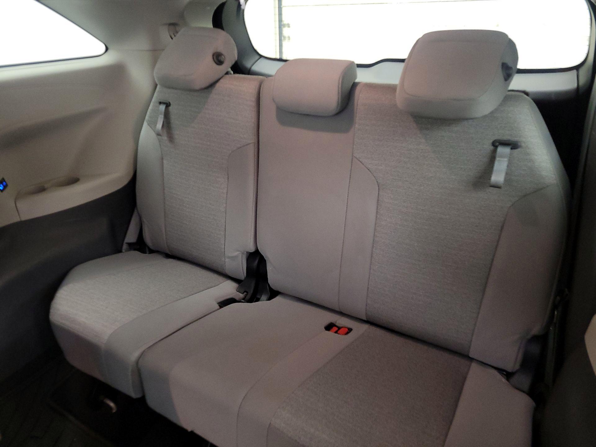 Thumbnail: 2022 Toyota Sienna - 20