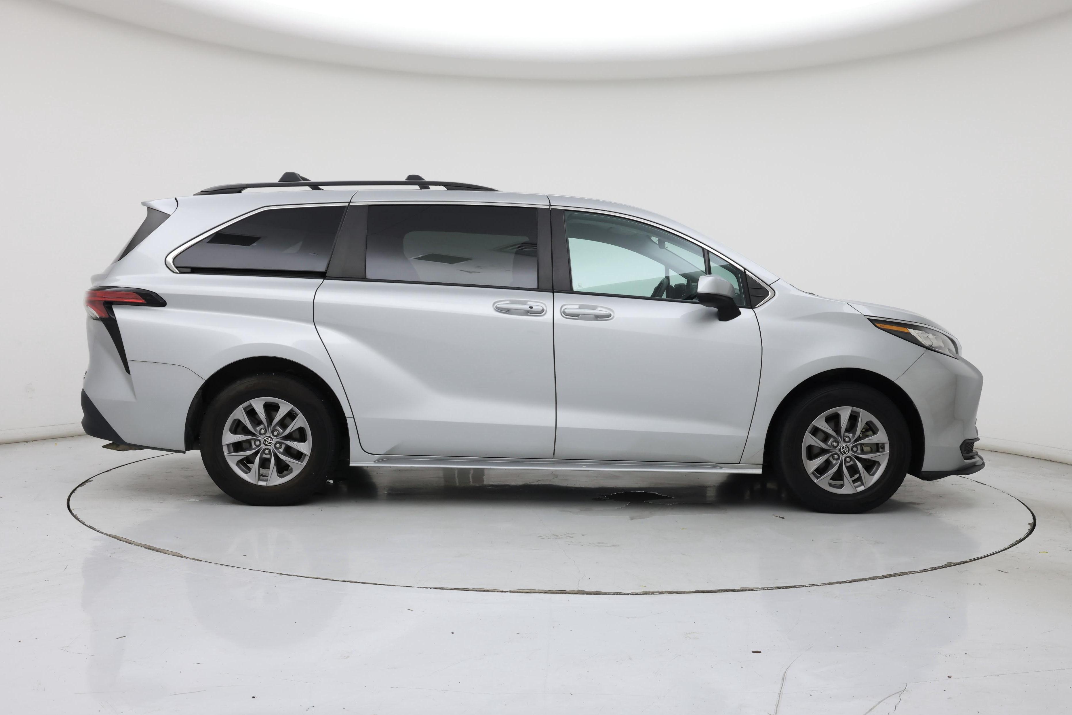 Thumbnail: 2022 Toyota Sienna - 7