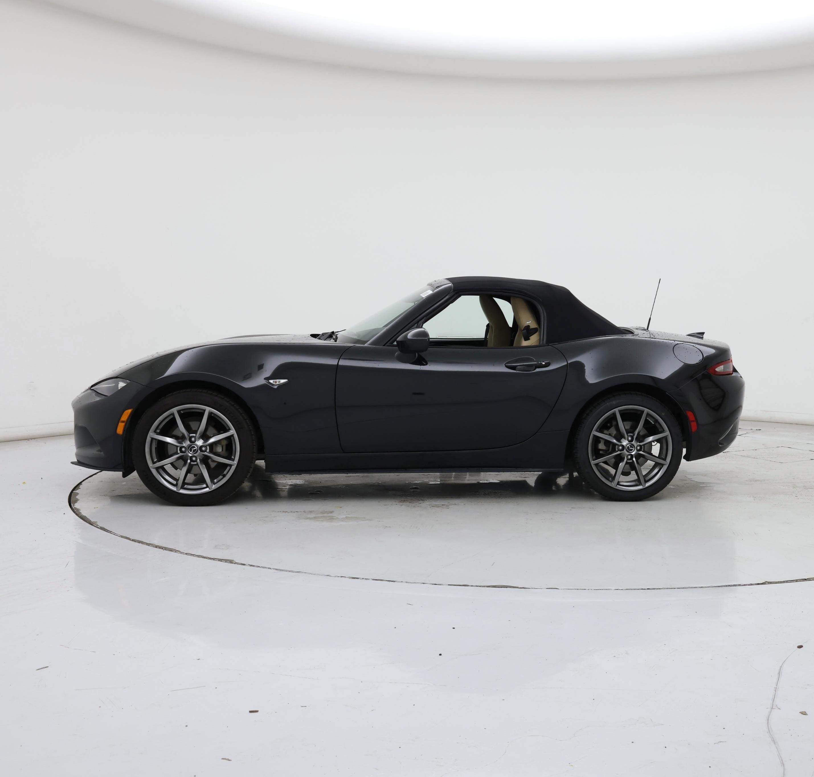 Thumbnail: 2017 Mazda MX-5 Miata - 3