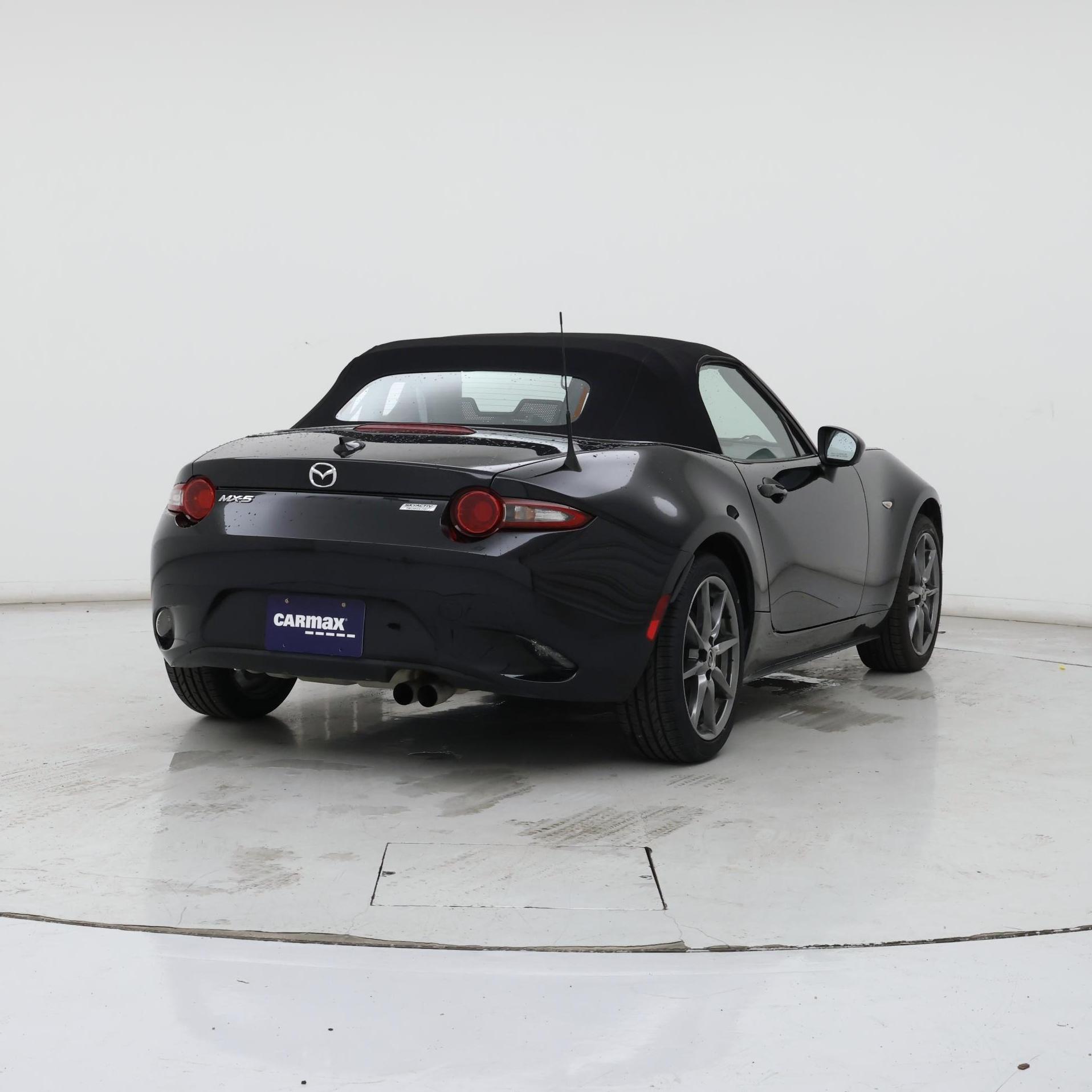Thumbnail: 2017 Mazda MX-5 Miata - 8