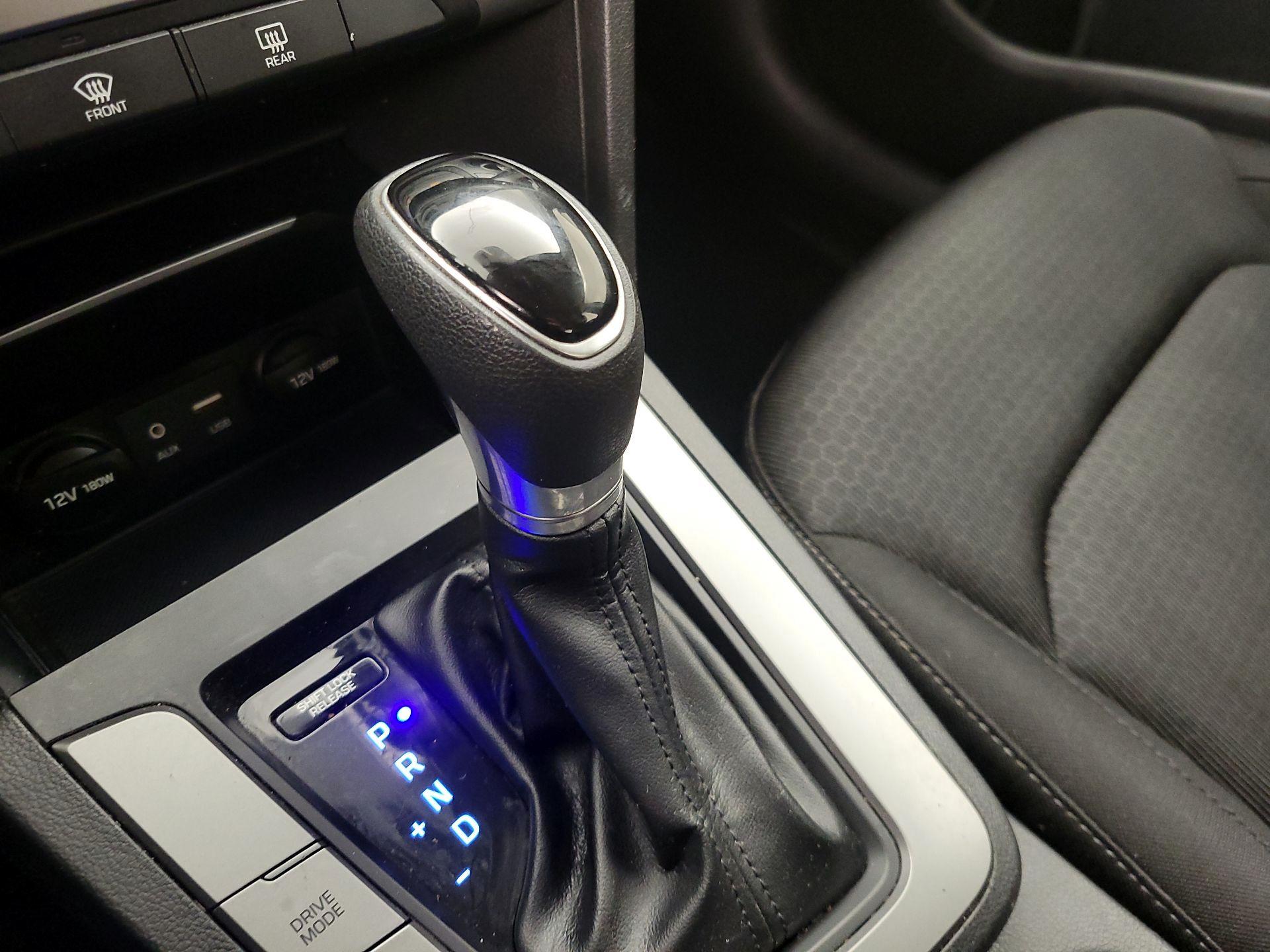 Thumbnail: 2018 Hyundai Elantra - 16