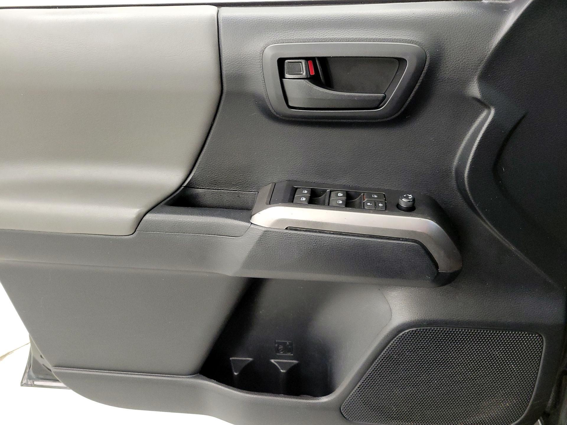 Thumbnail: 2019 Toyota Tacoma - 12
