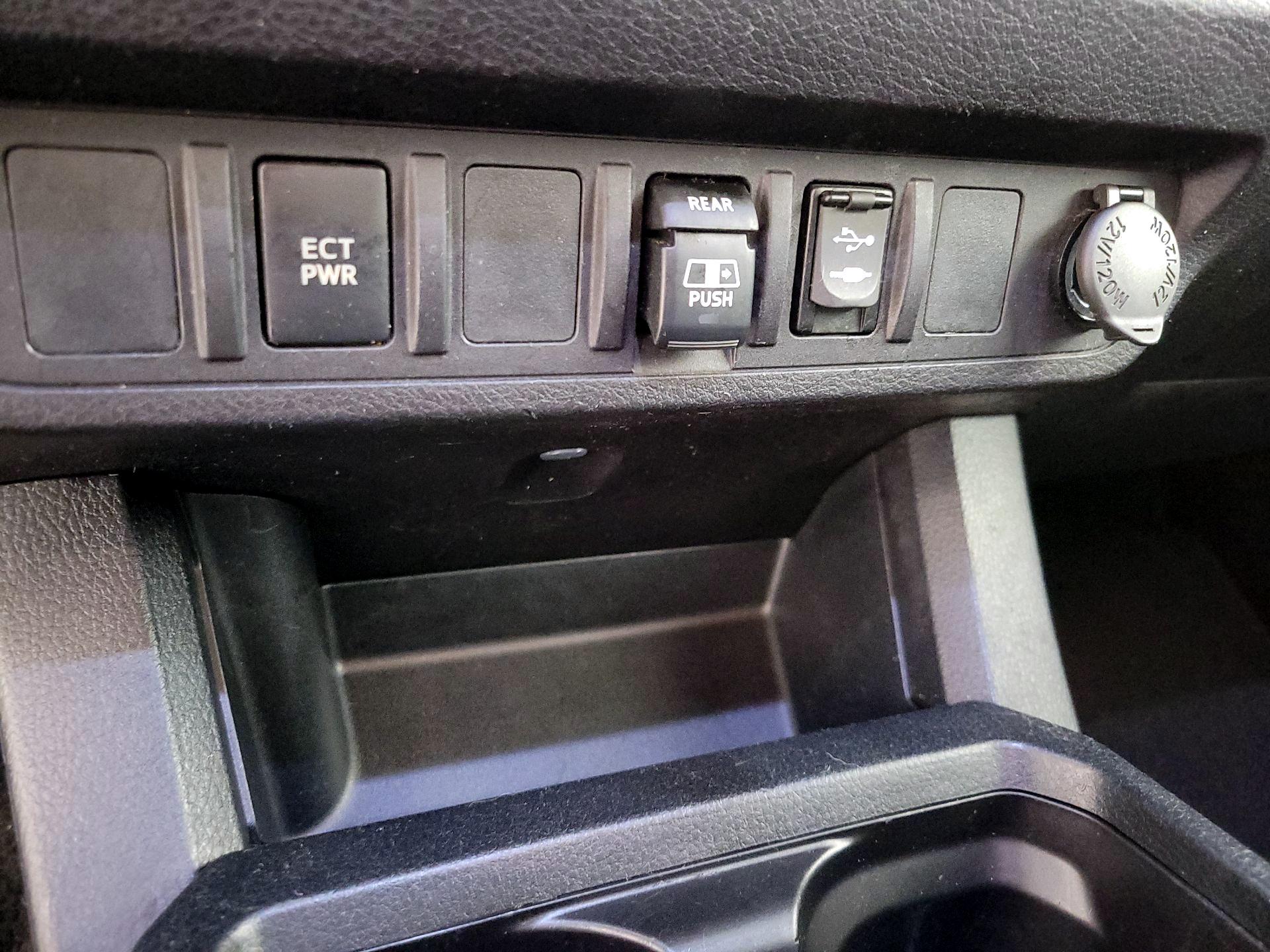 Thumbnail: 2019 Toyota Tacoma - 18