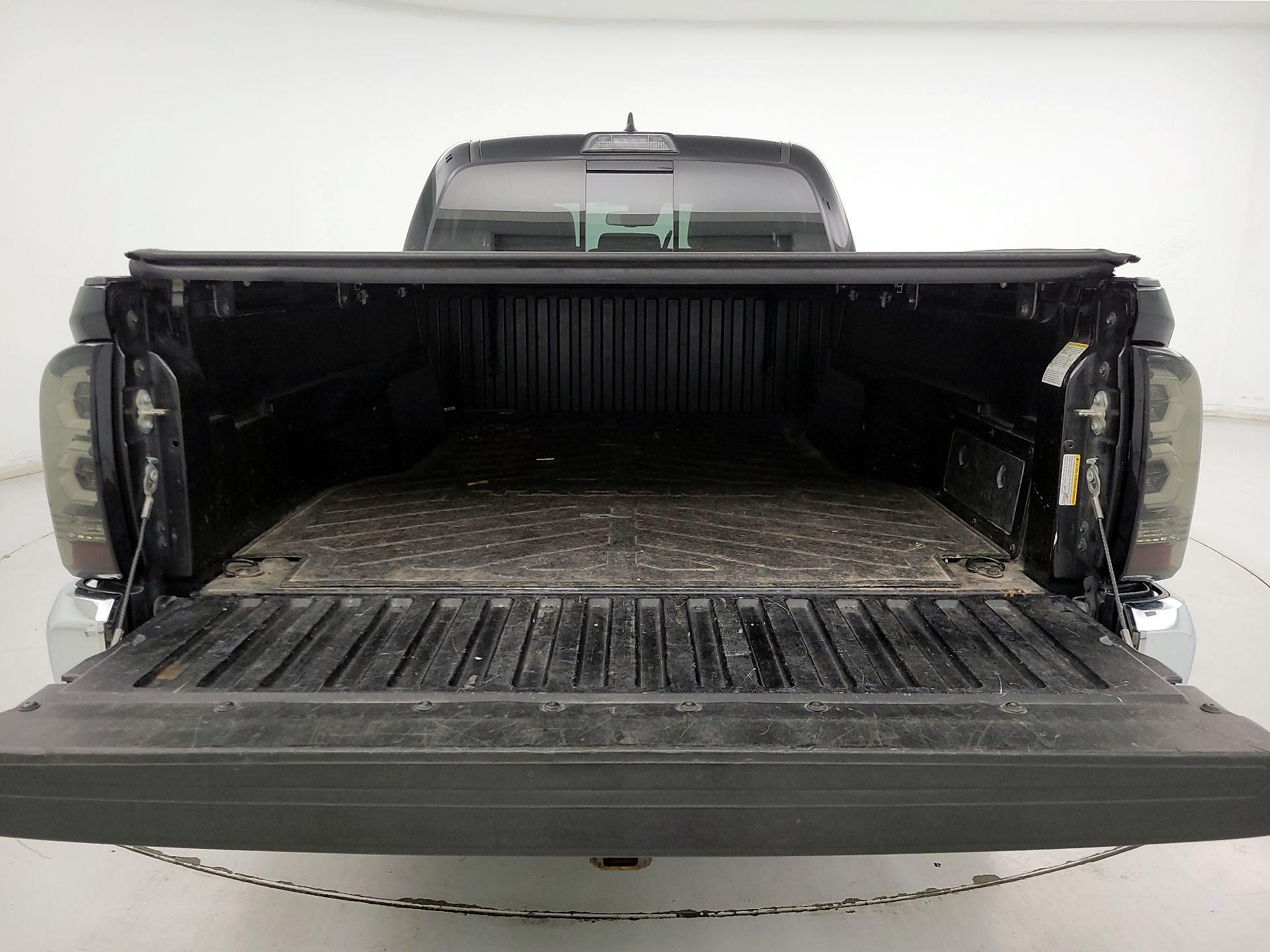 Thumbnail: 2019 Toyota Tacoma - 20