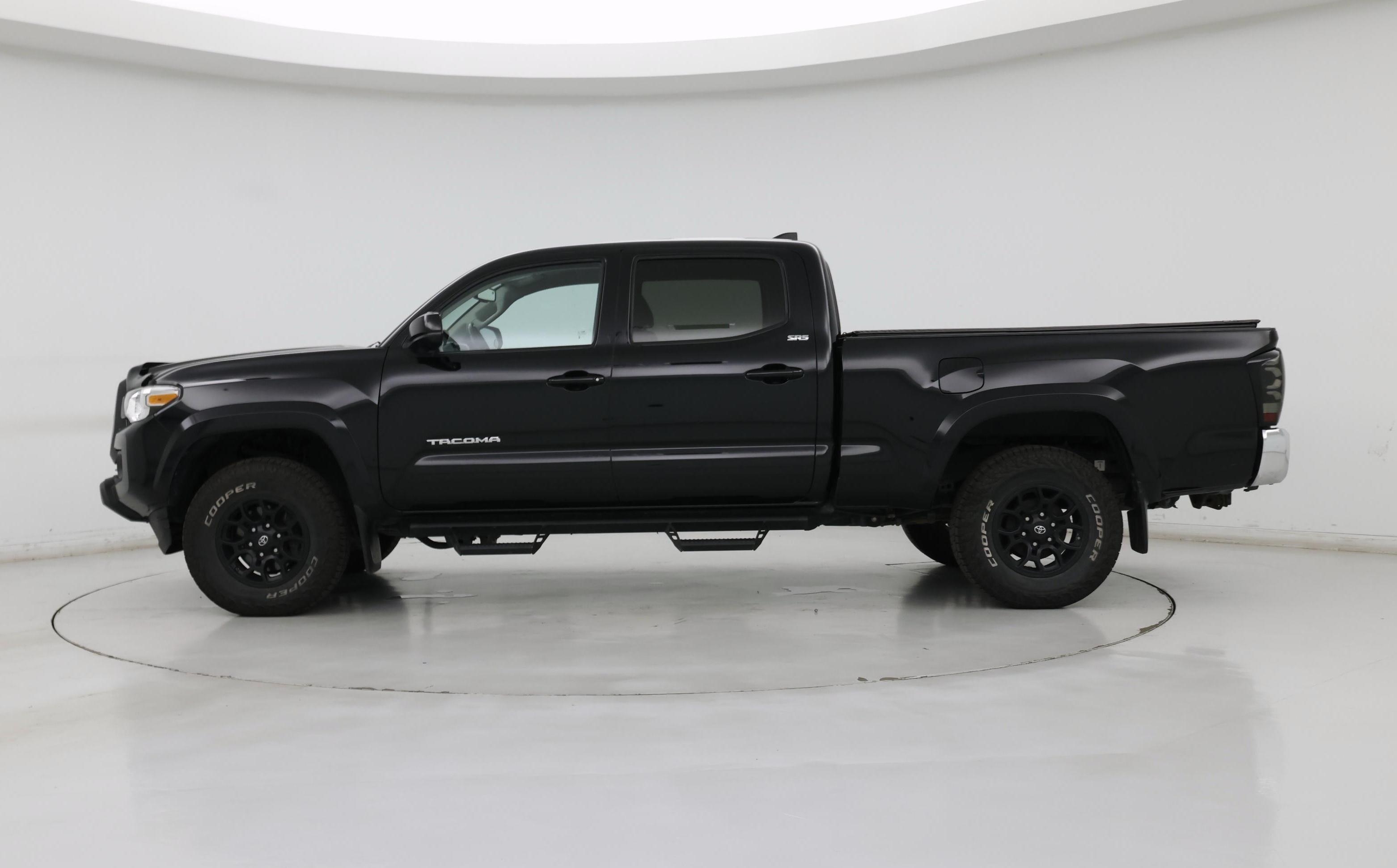 Thumbnail: 2019 Toyota Tacoma - 3