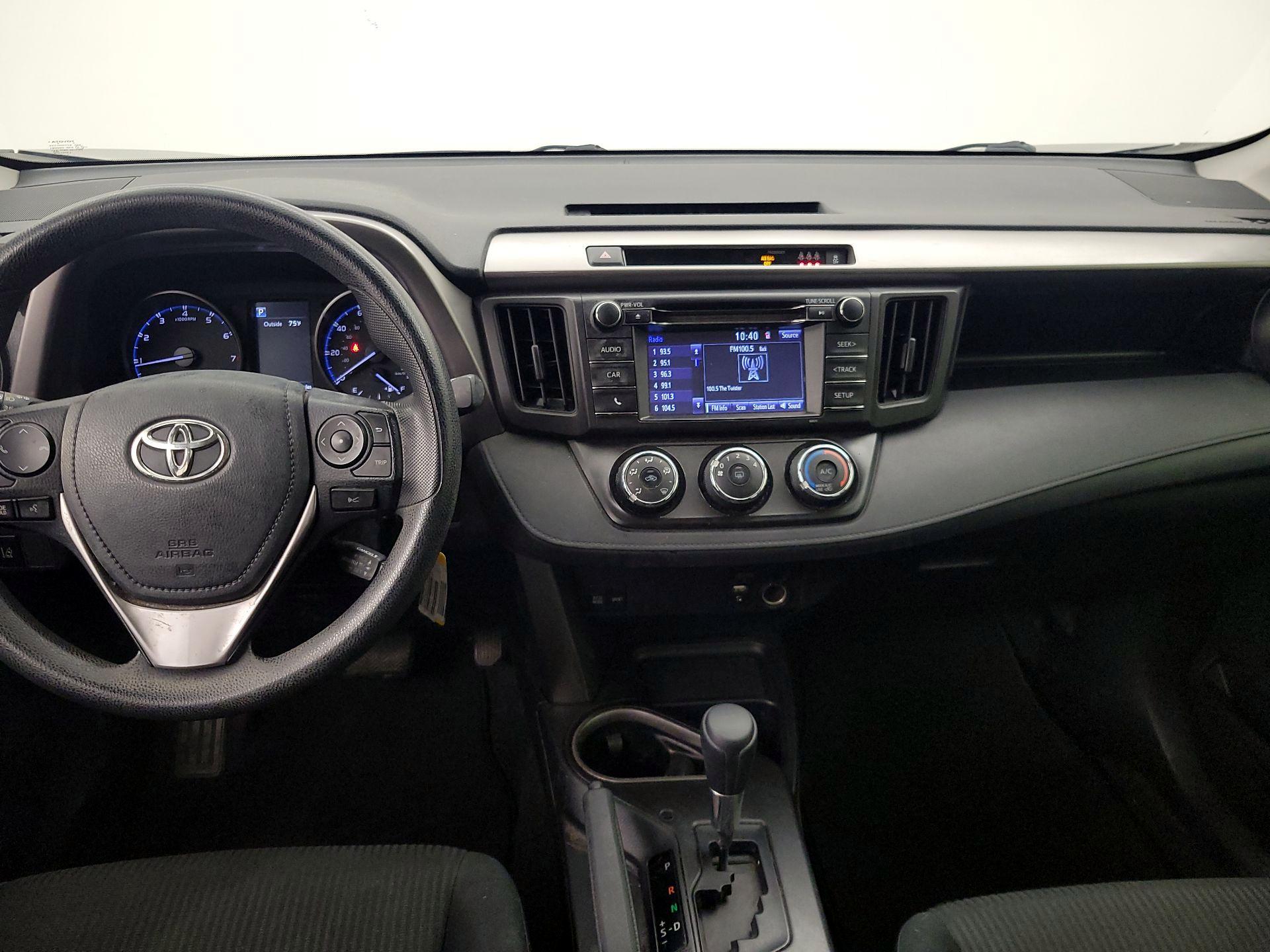 Thumbnail: 2018 Toyota RAV4 - 9