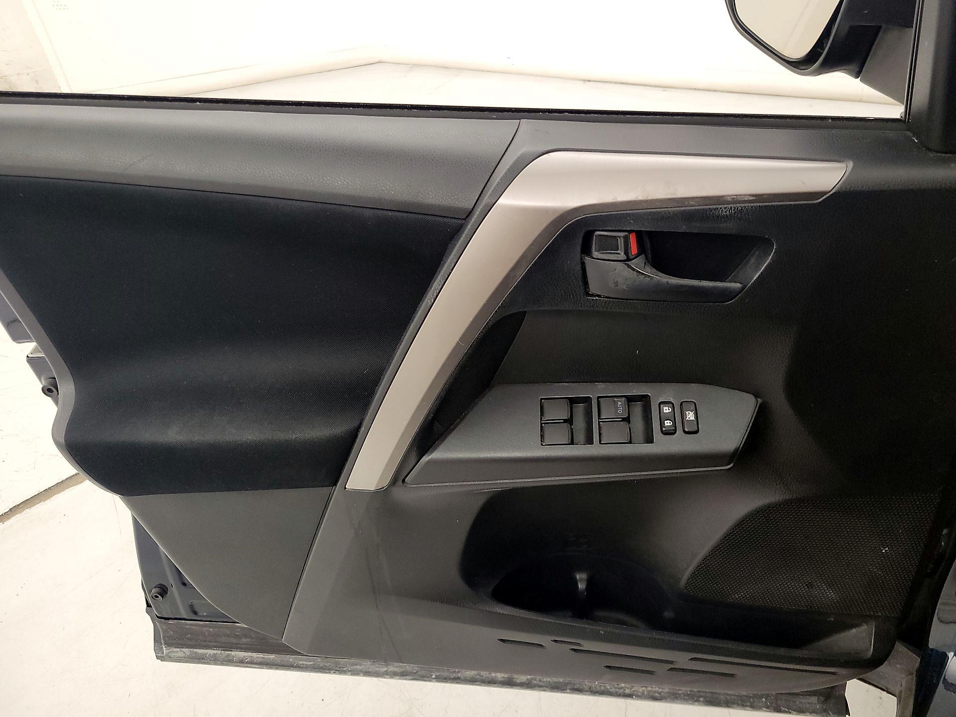 Thumbnail: 2018 Toyota RAV4 - 12