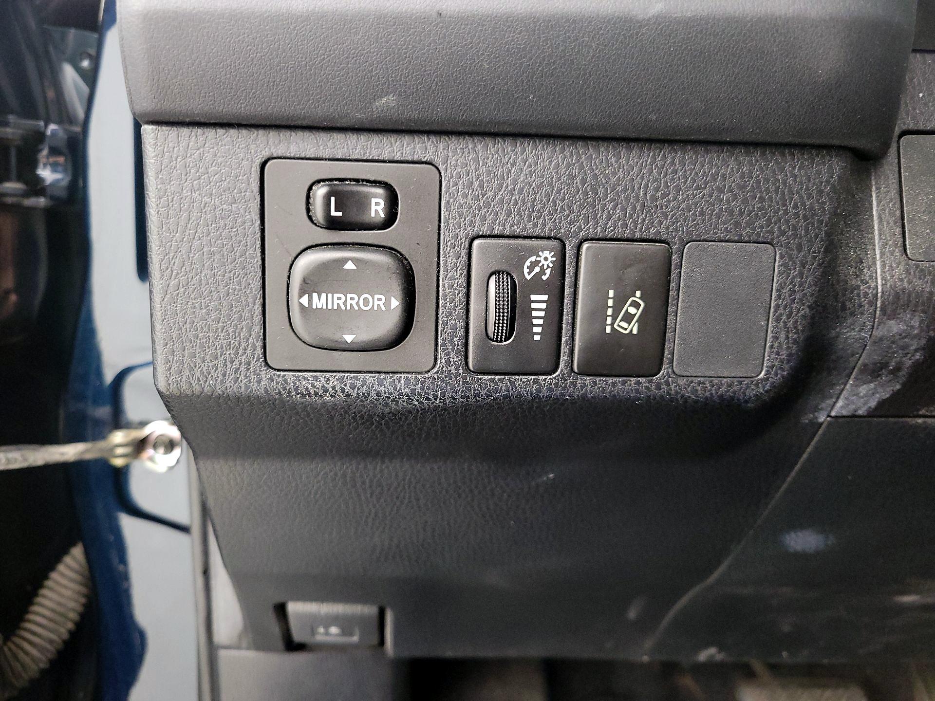 Thumbnail: 2018 Toyota RAV4 - 13