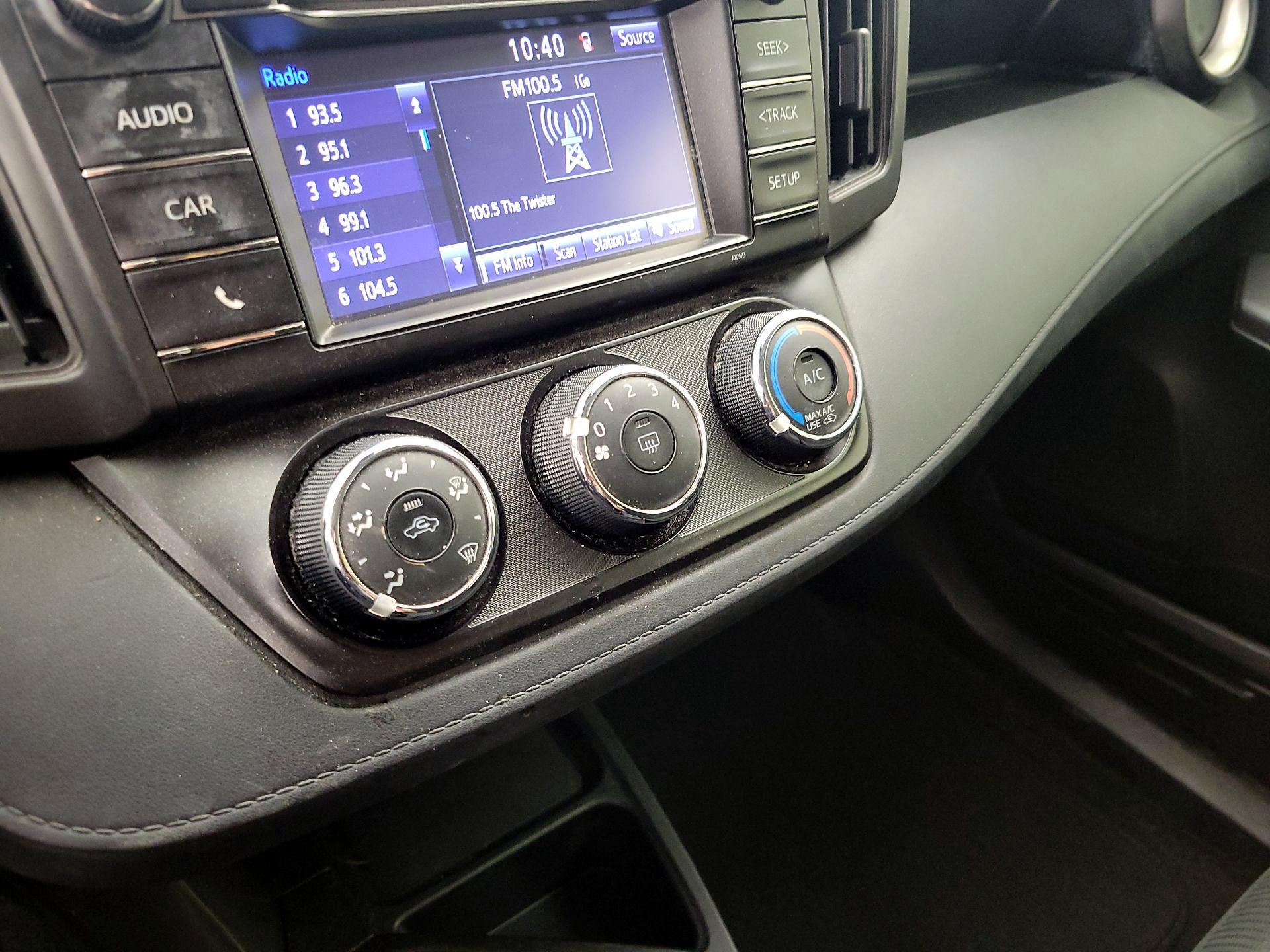 Thumbnail: 2018 Toyota RAV4 - 16