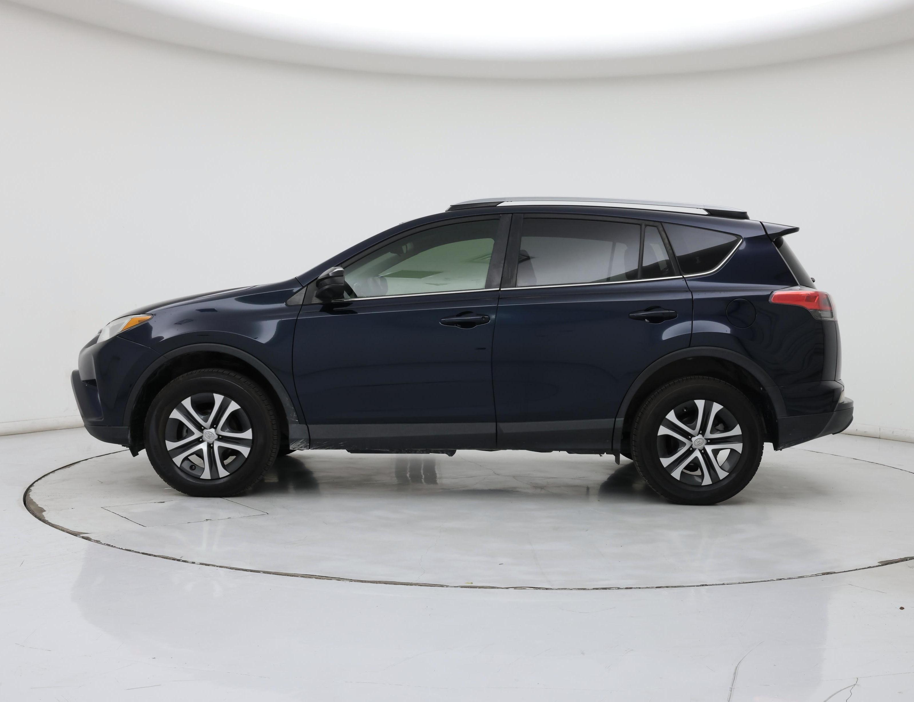 Thumbnail: 2018 Toyota RAV4 - 3