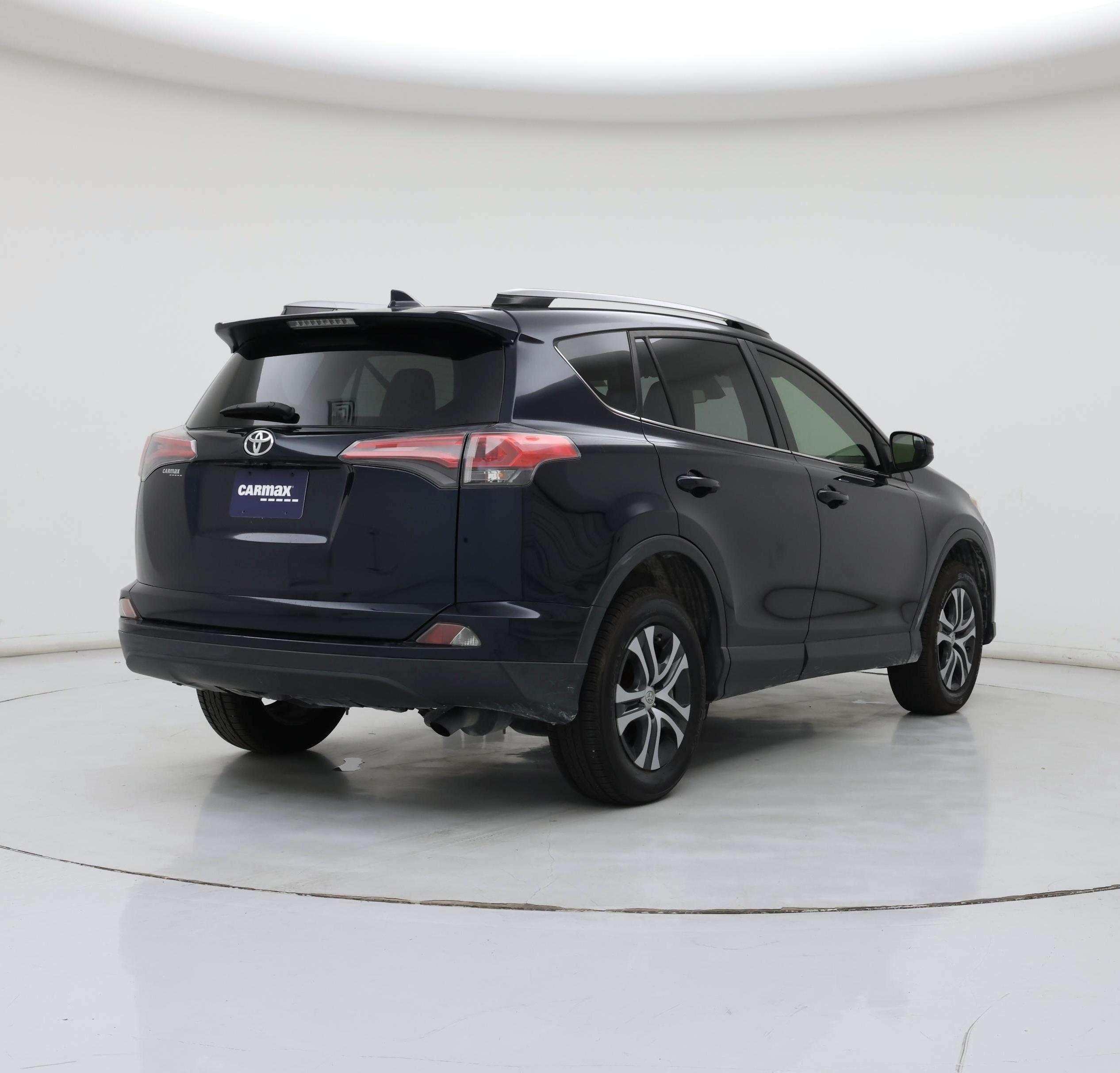 Thumbnail: 2018 Toyota RAV4 - 8