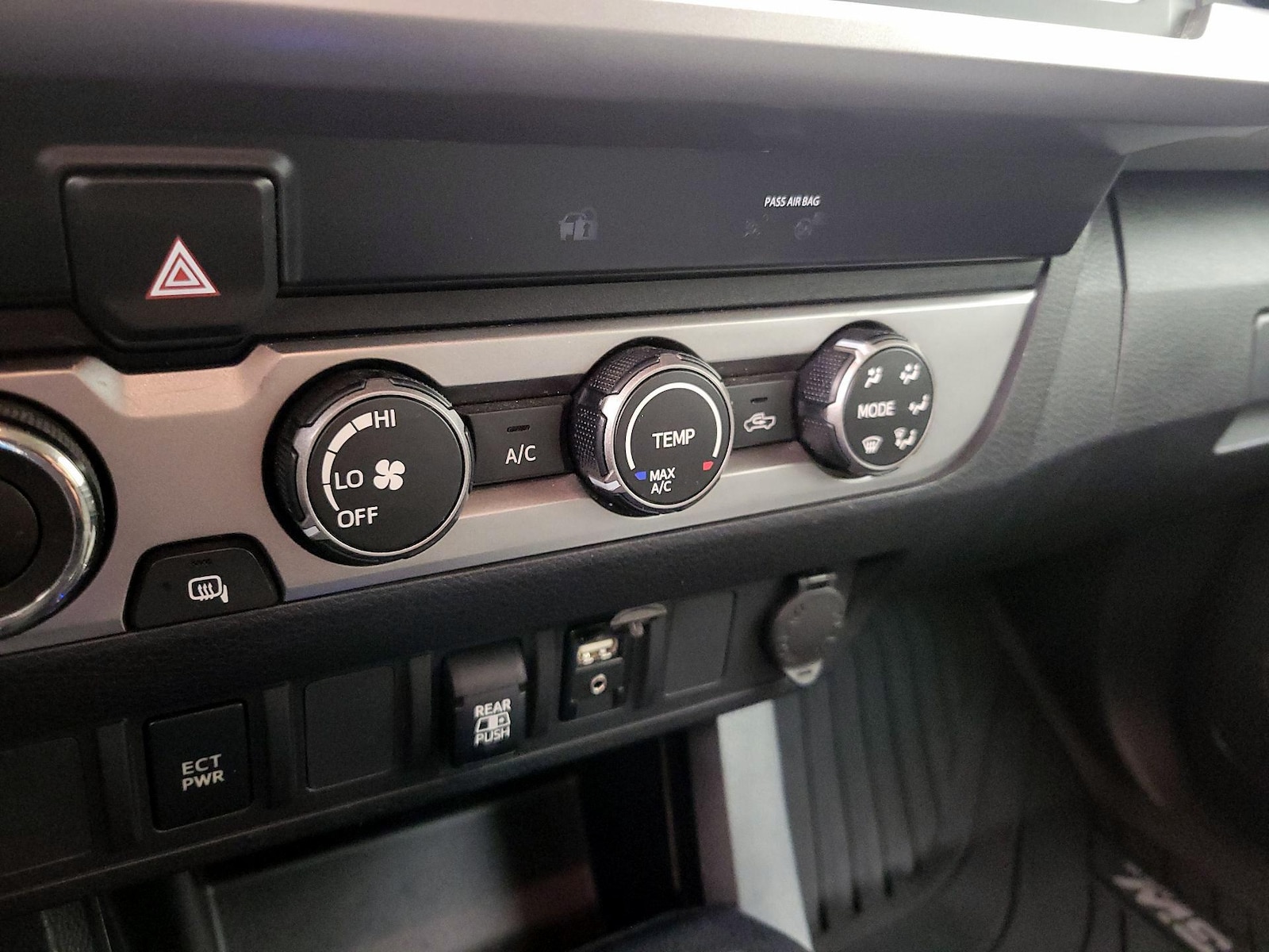 2019 Toyota Tacoma SR5 - Photo 17