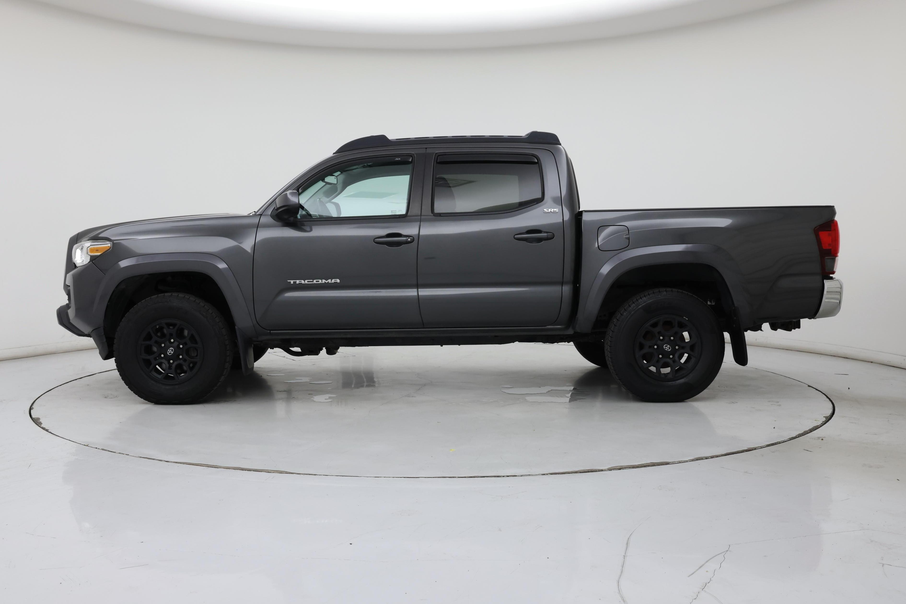 Thumbnail: 2019 Toyota Tacoma - 3