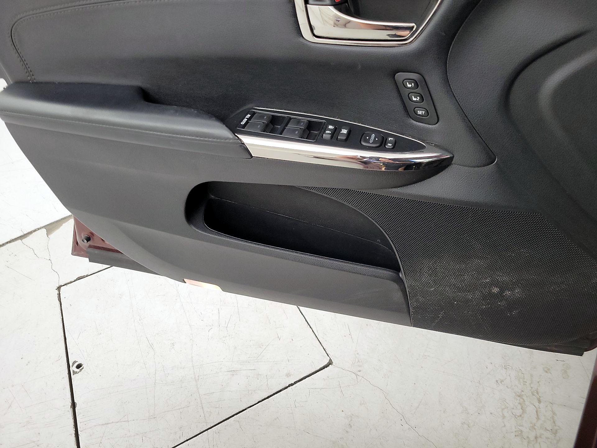 Thumbnail: 2014 Toyota Avalon - 12