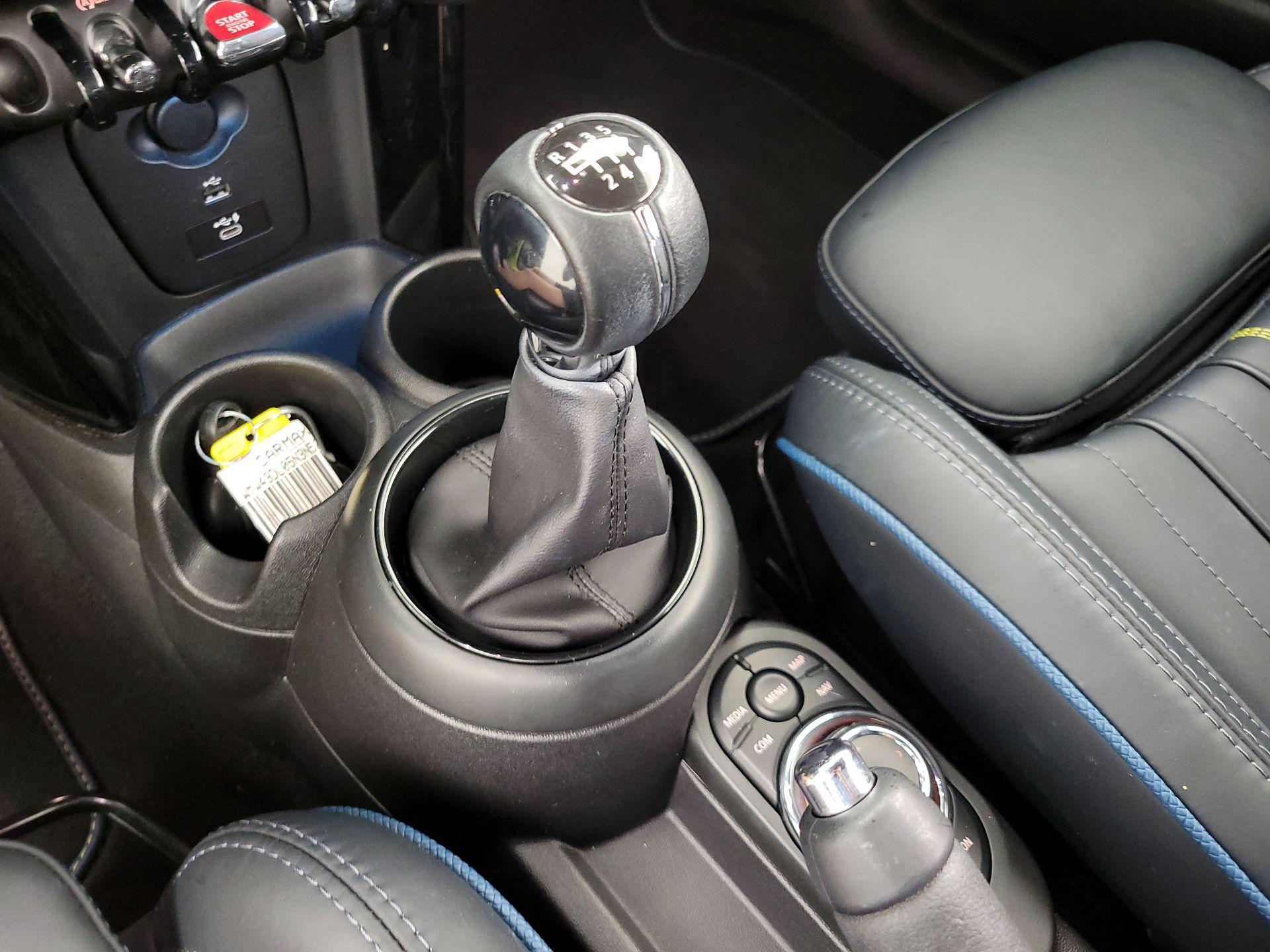 Thumbnail: 2022 MINI Cooper - 17