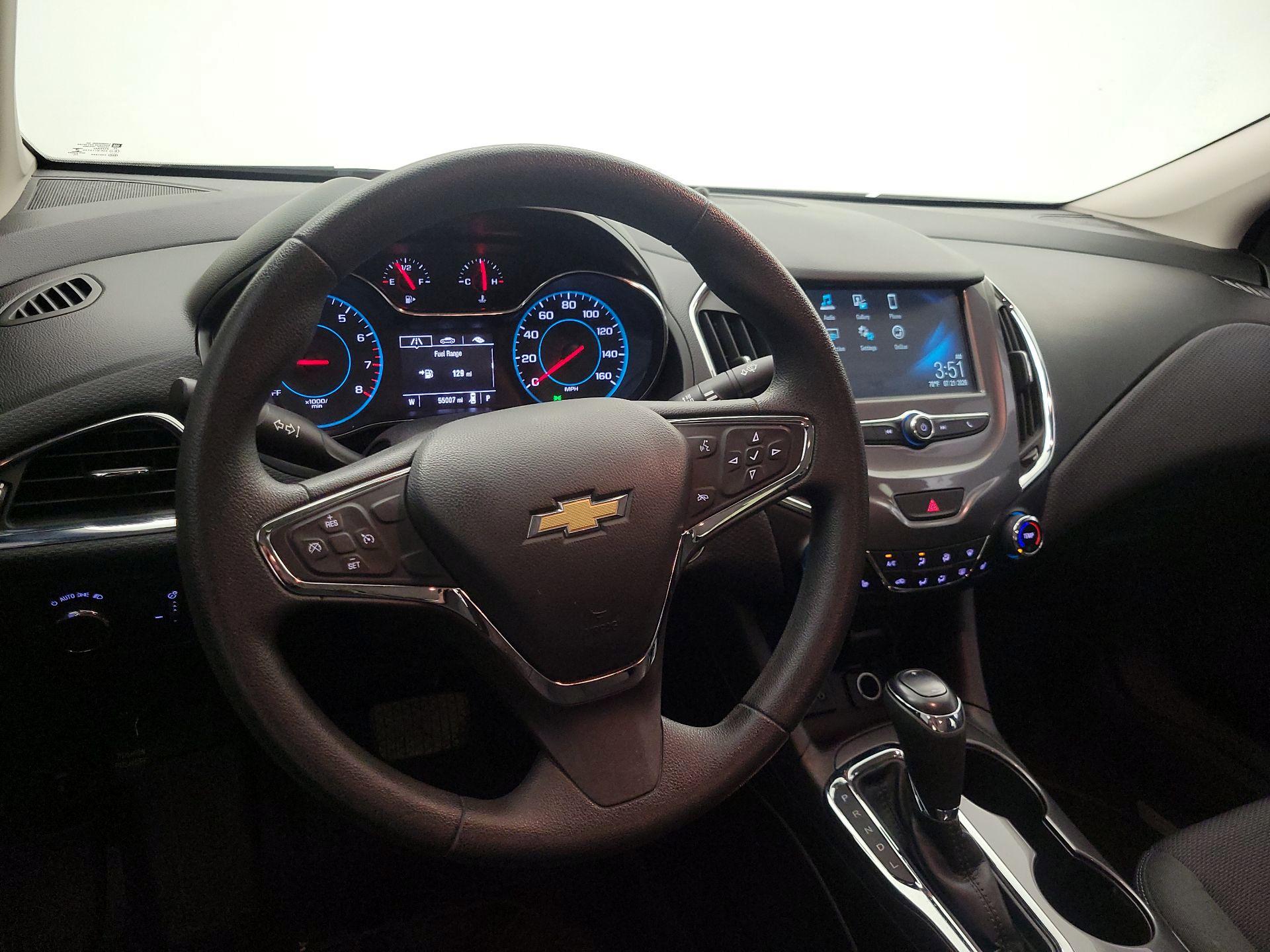 Thumbnail: 2018 Chevrolet Cruze - 9
