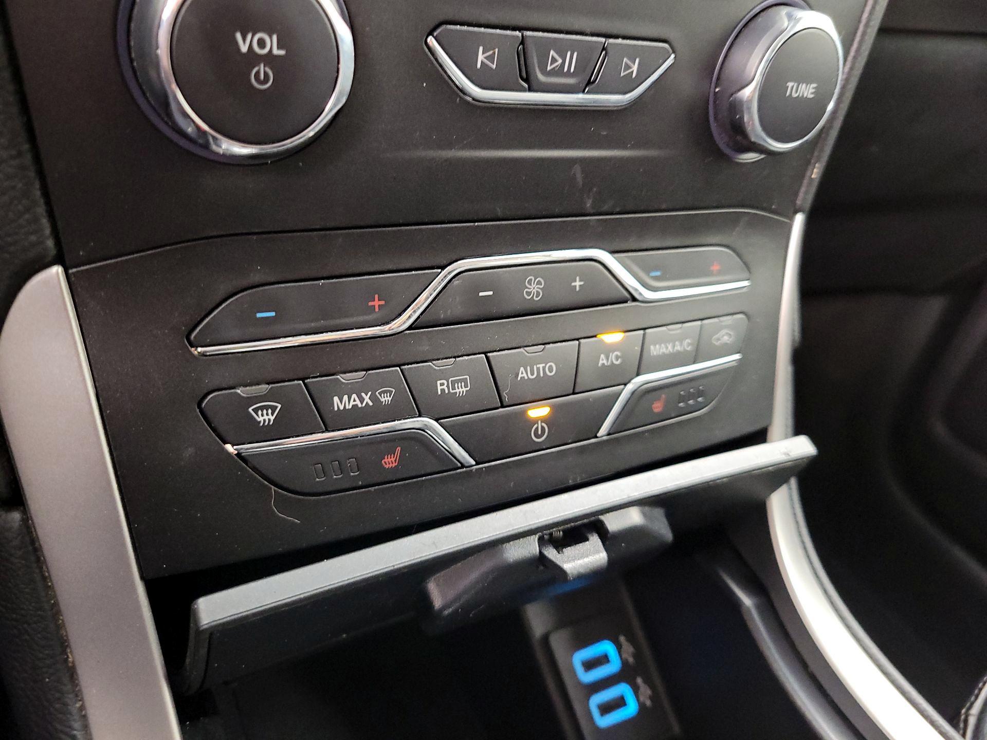 Thumbnail: 2019 Ford Edge - 16