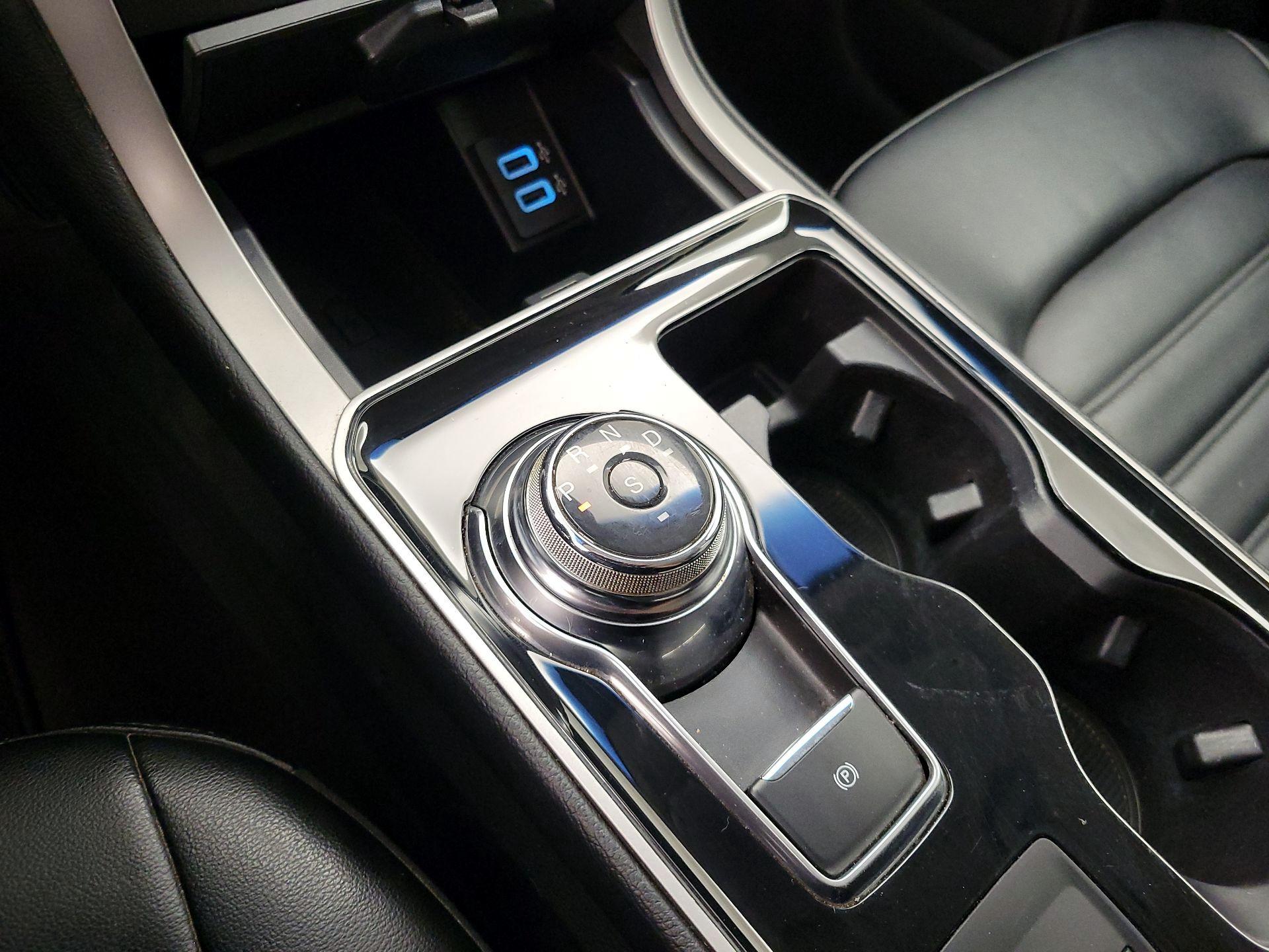 Thumbnail: 2019 Ford Edge - 17