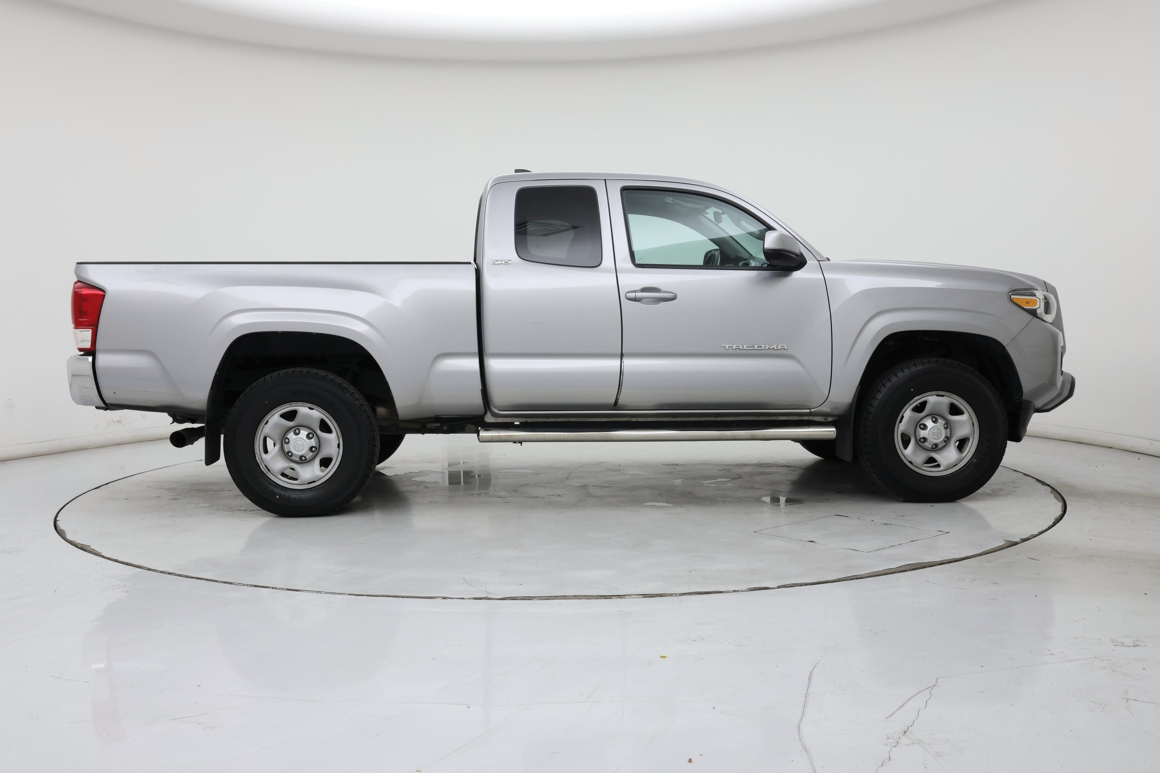 Thumbnail: 2017 Toyota Tacoma - 7
