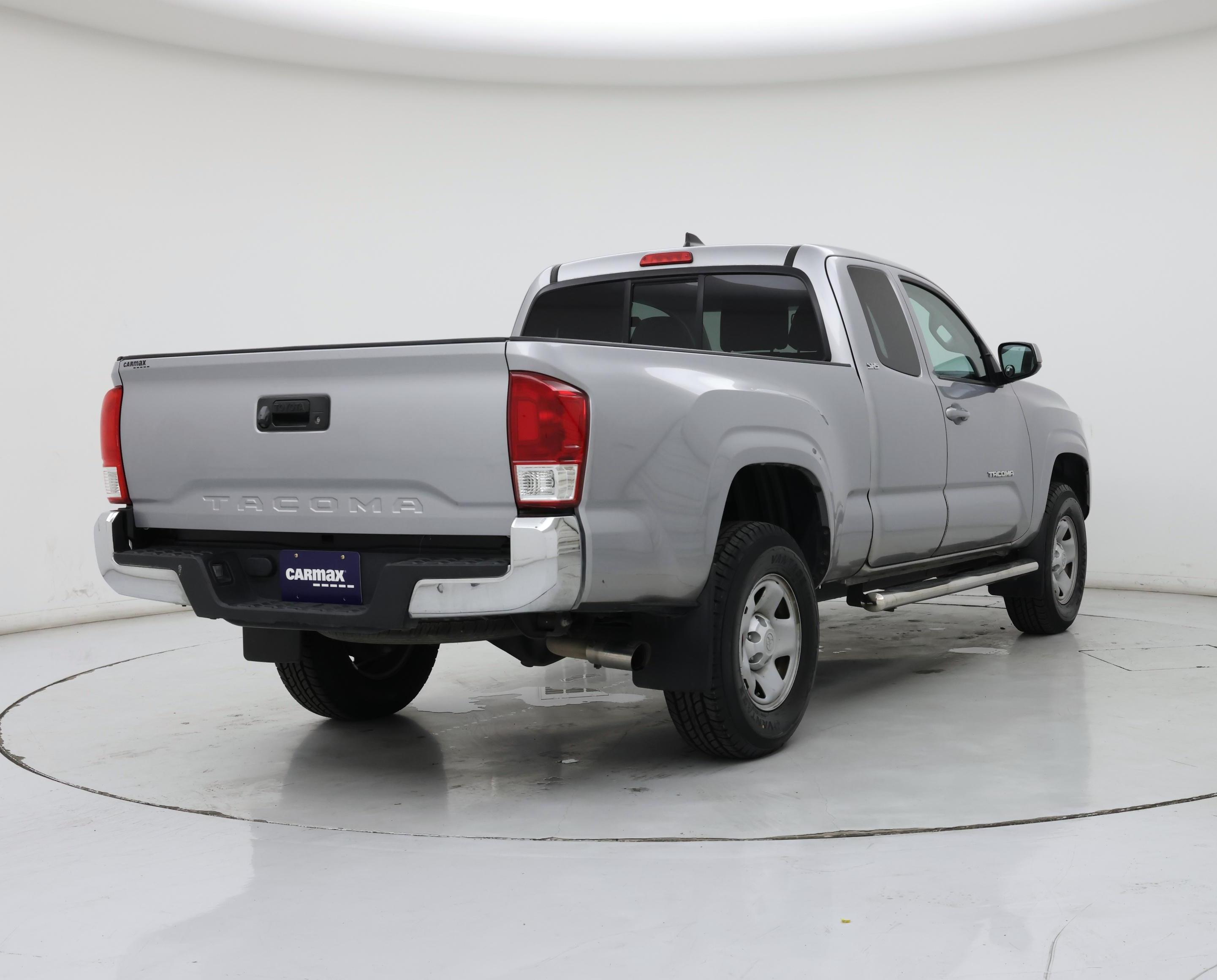 Thumbnail: 2017 Toyota Tacoma - 8