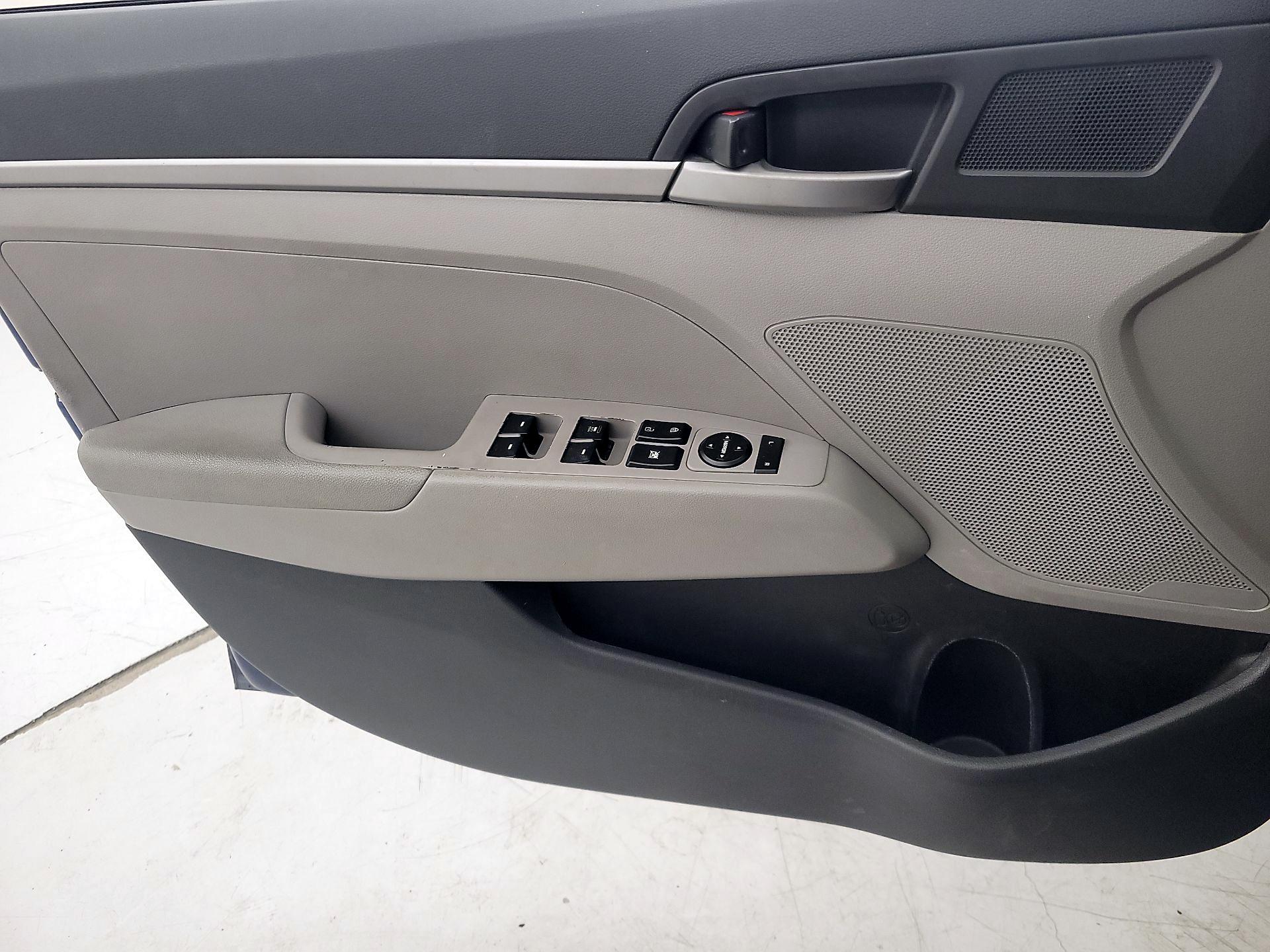 Thumbnail: 2017 Hyundai Elantra - 12